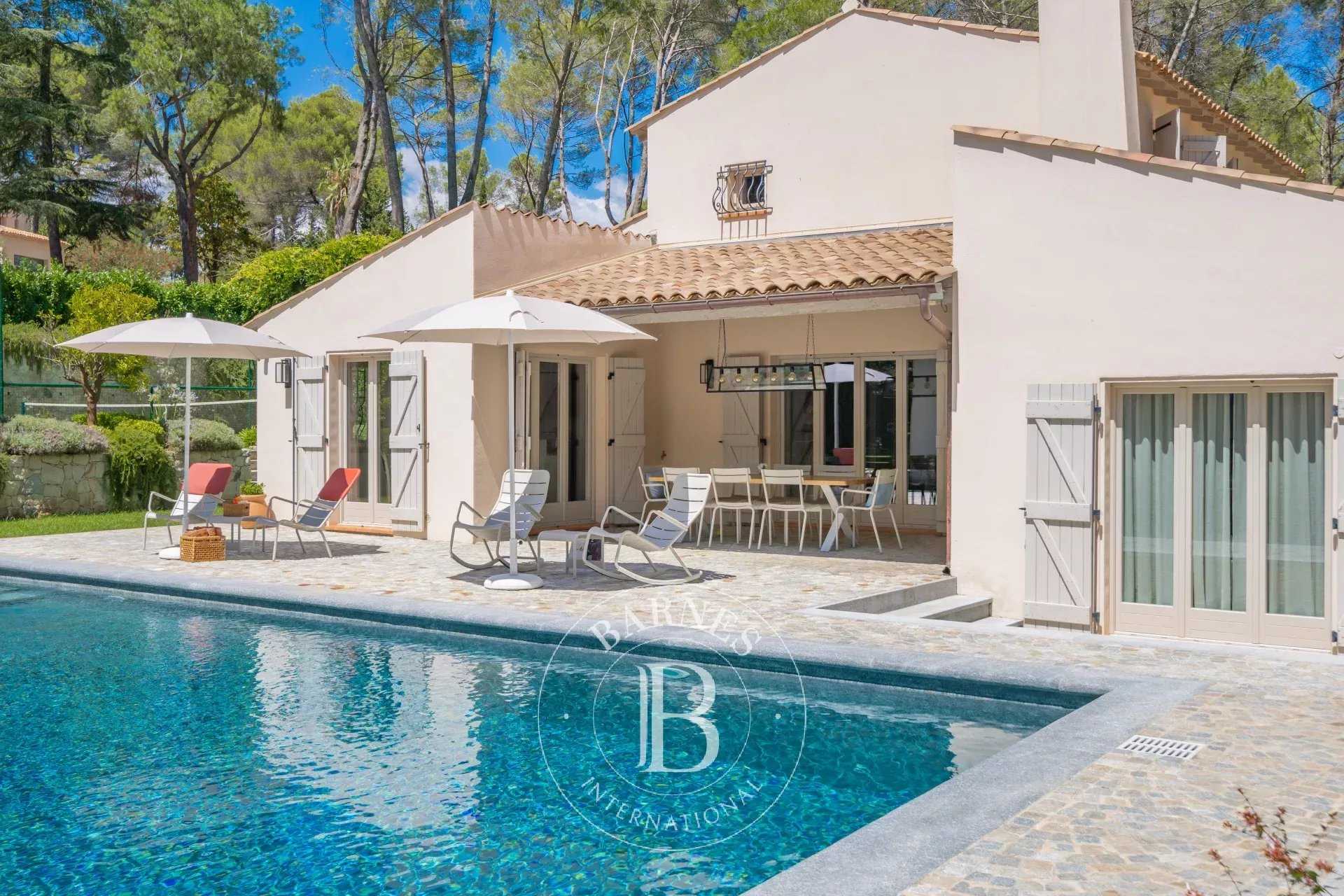 Mougins  - Propriété 8 Pièces 7 Chambres
