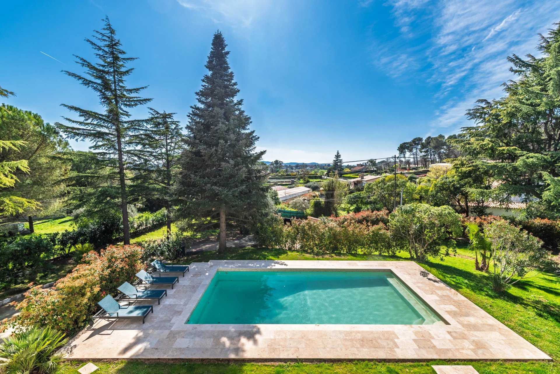 Valbonne  - Villa 8 Pi&egrave;ces 5 Chambres