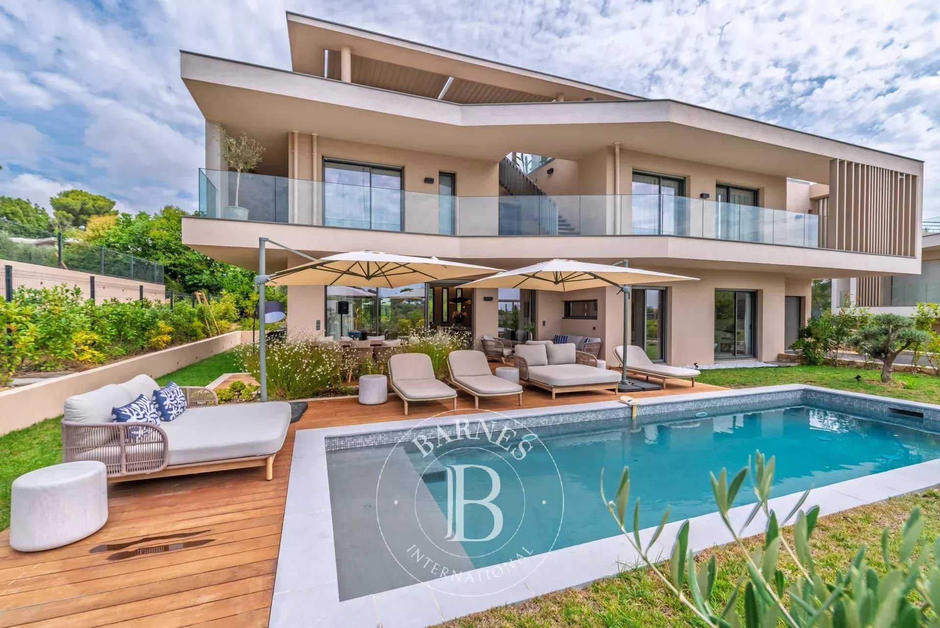 MOUGINS - CONTEMPORARY VILLA - 5 BEDROOMS - PANORAMIC VIEWS picture 20