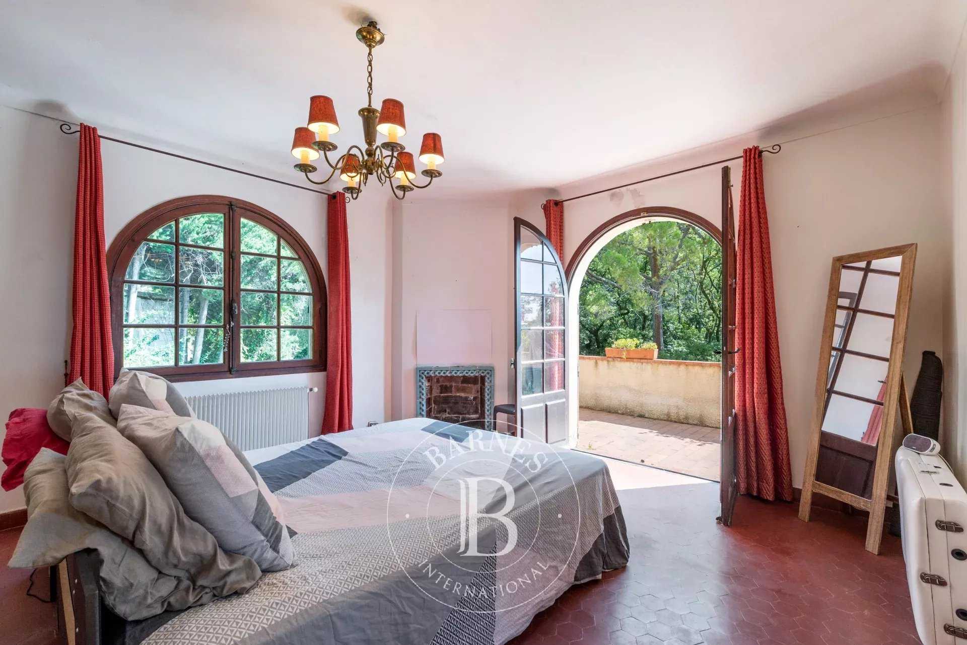 Spéracèdes  - Maison 6 Pièces 3 Chambres
