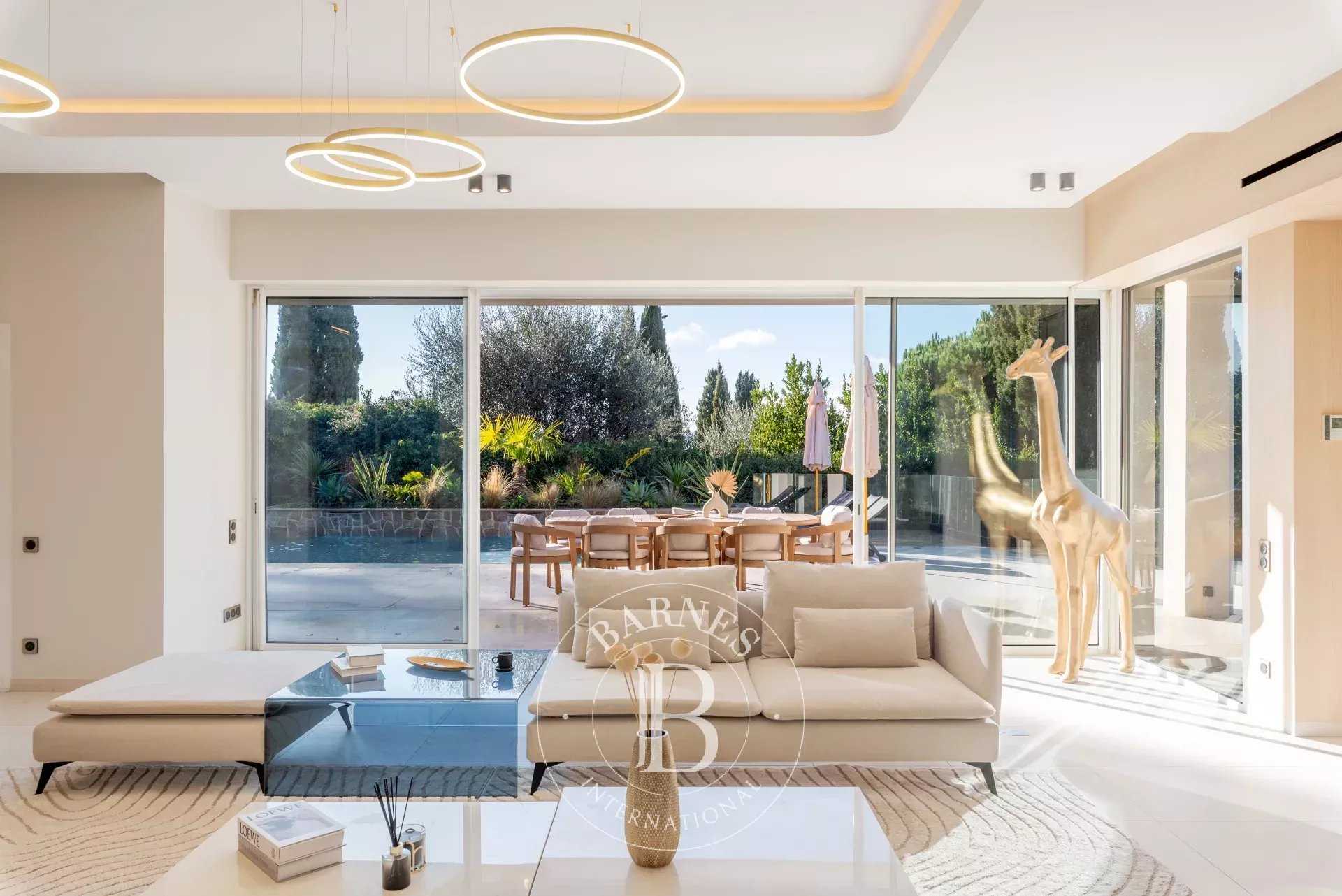 Mougins  - Villa 7 Pi&egrave;ces 5 Chambres