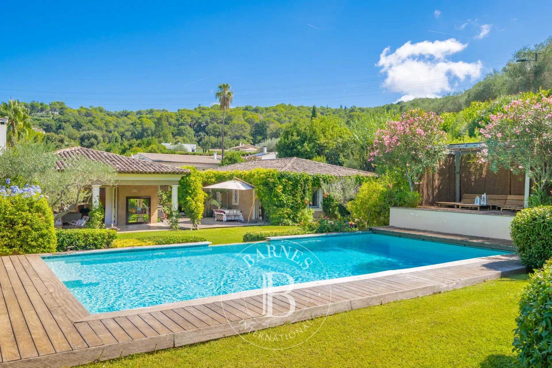 Mougins  - Maison 9 Pièces 5 Chambres