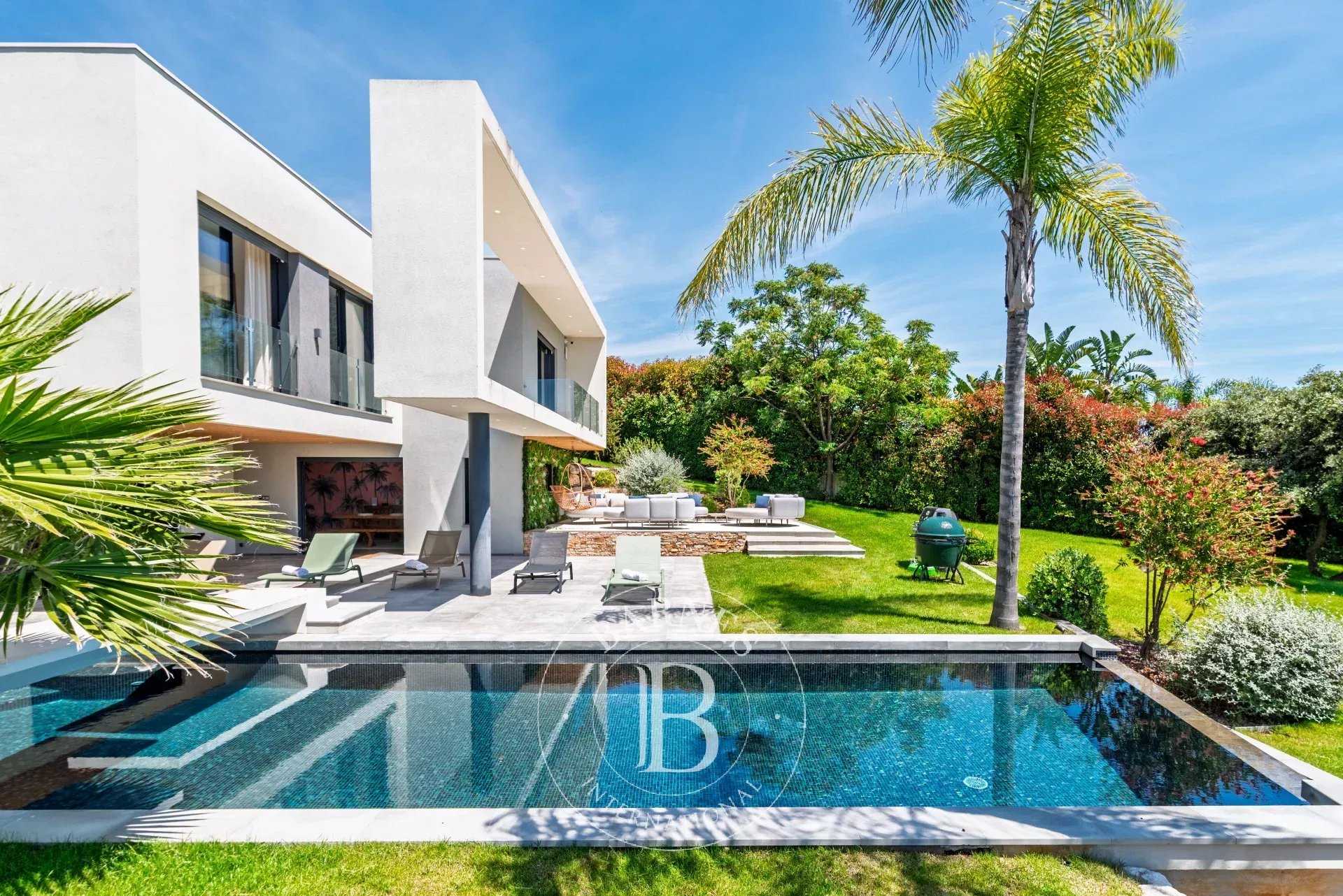 Villa Roquefort-les-Pins  -  ref 84583897 (picture 2)