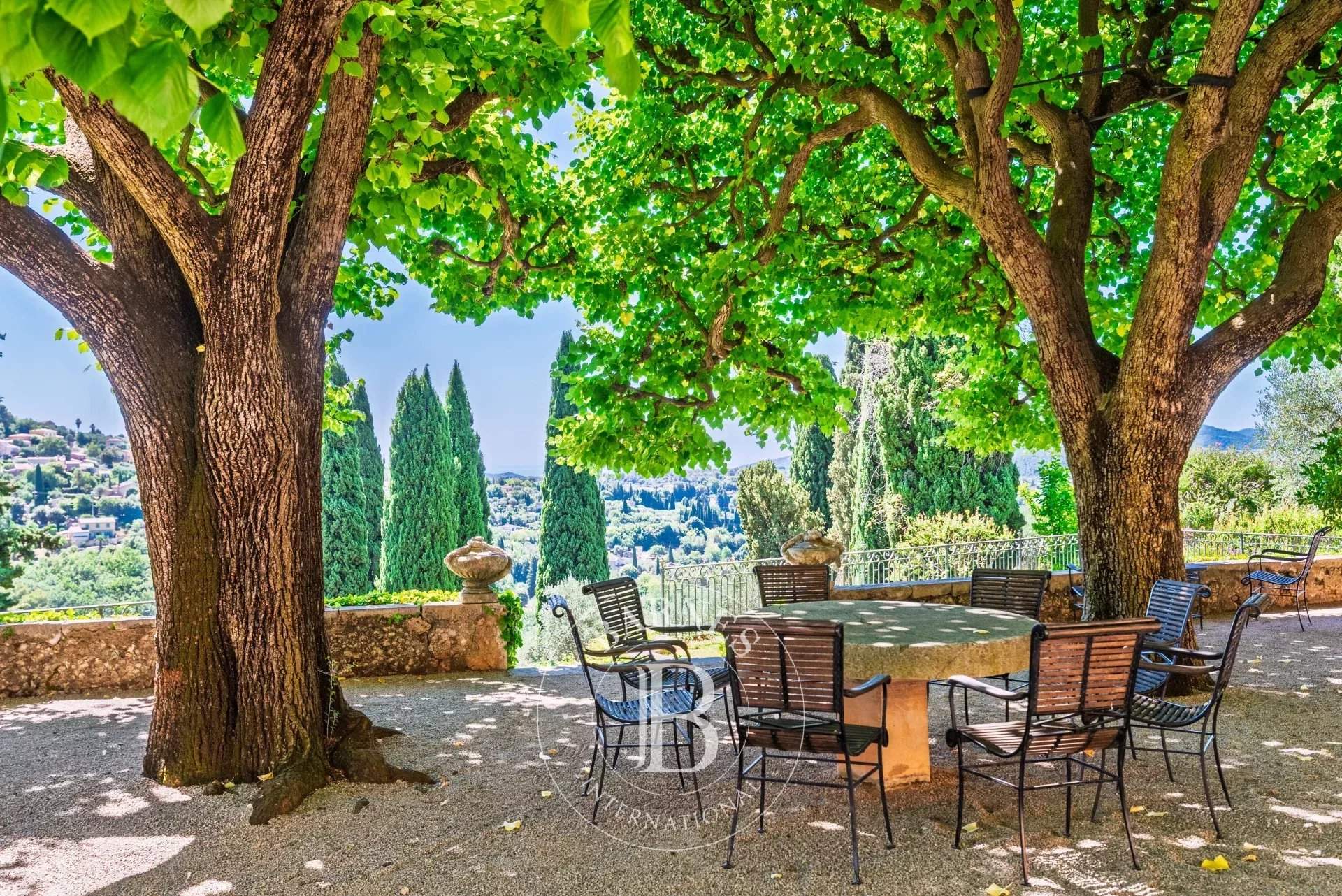 Grasse  - Property 7 Bedrooms - picture 12