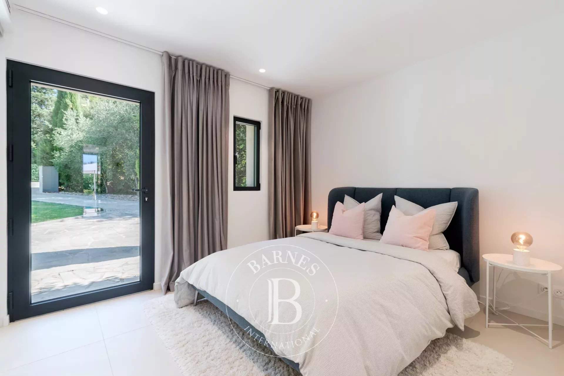 Roquefort-les-Pins  - Villa 7 Pièces 5 Chambres - picture 16