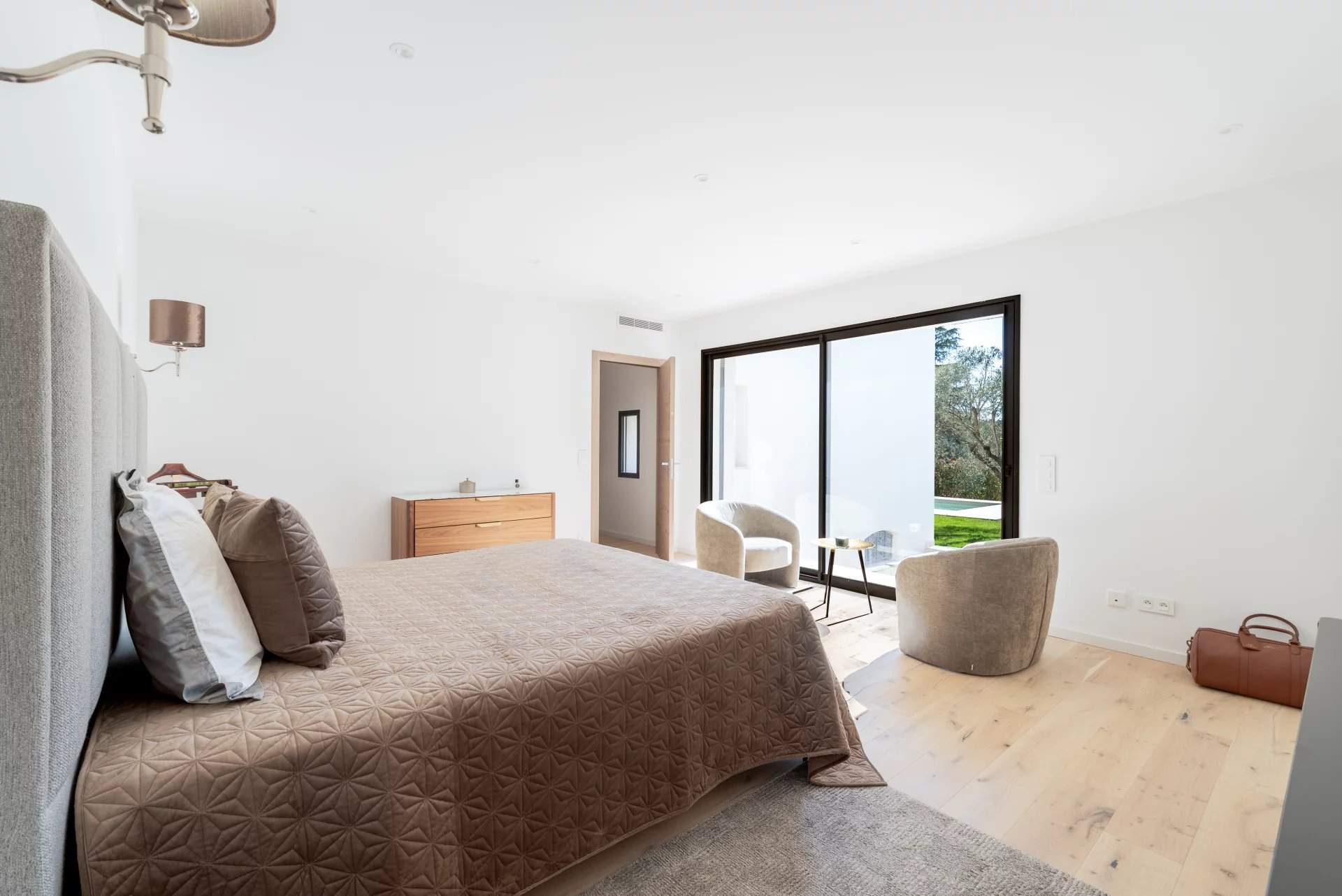 Valbonne  - Villa 8 Pi&egrave;ces 5 Chambres - picture 11