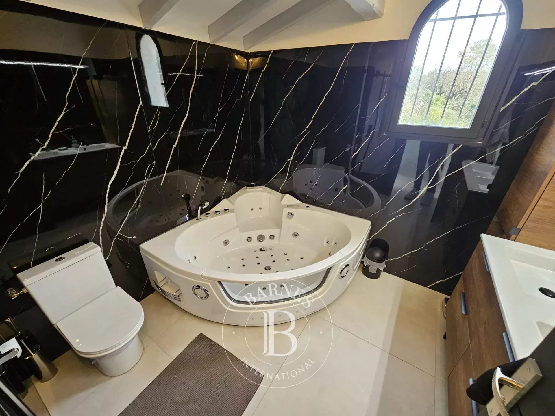 Roquefort-les-Pins  - Maison 6 Pi&egrave;ces 4 Chambres - picture 11