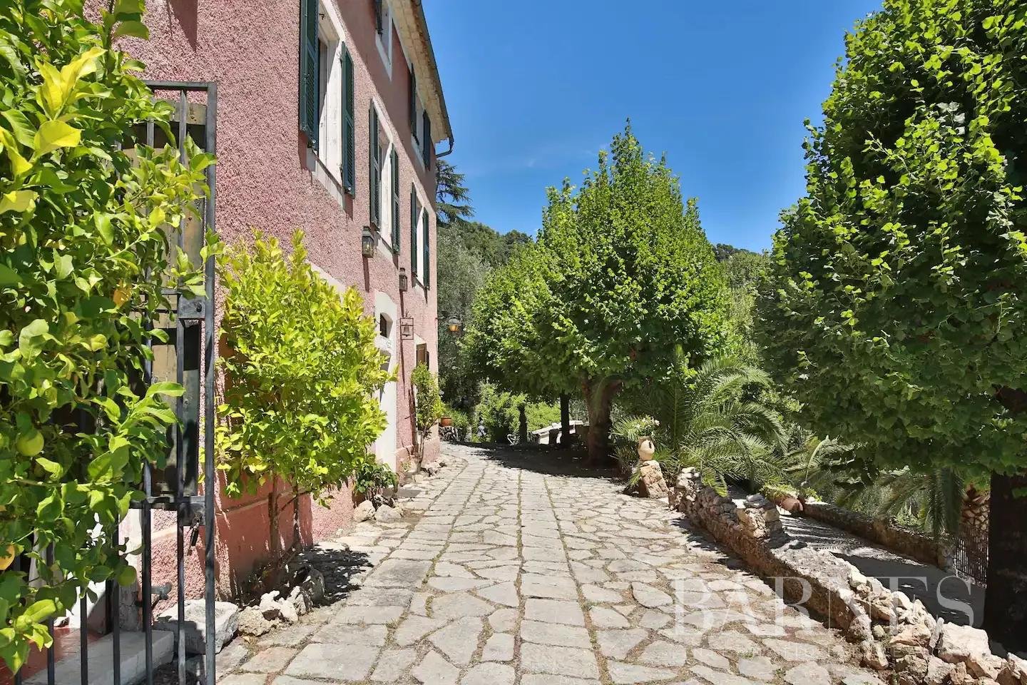 Grasse- Charming villa- 7 bedrooms- Panoramic sea and mountain view picture 3