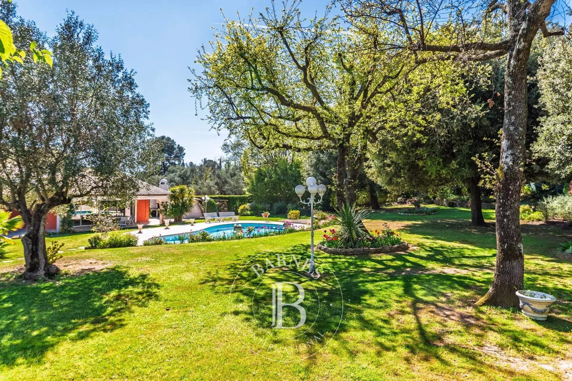 Le Rouret  - Maison 7 Pi&egrave;ces 5 Chambres - picture 14