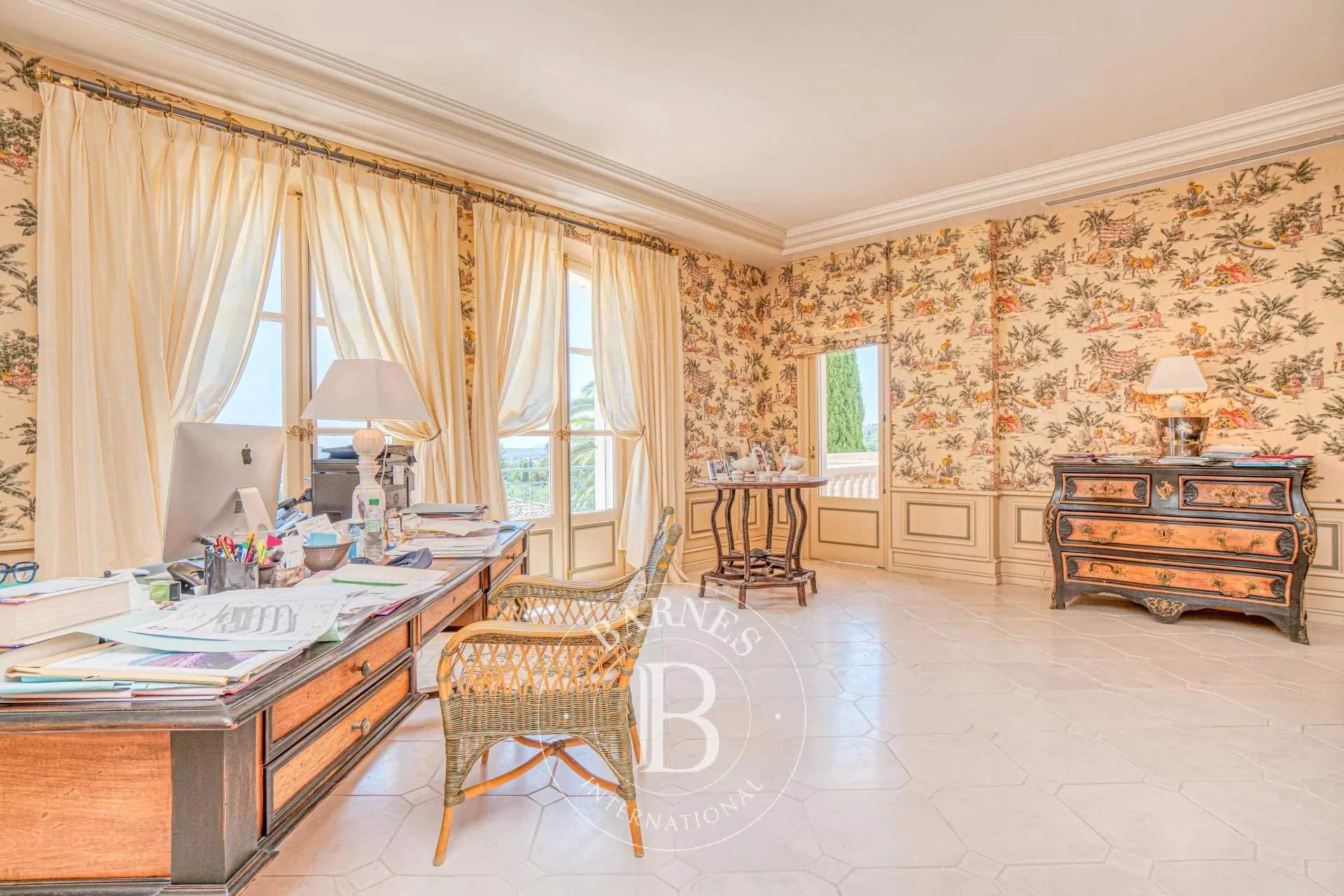 Grasse  - Property 10 Bedrooms - picture 10