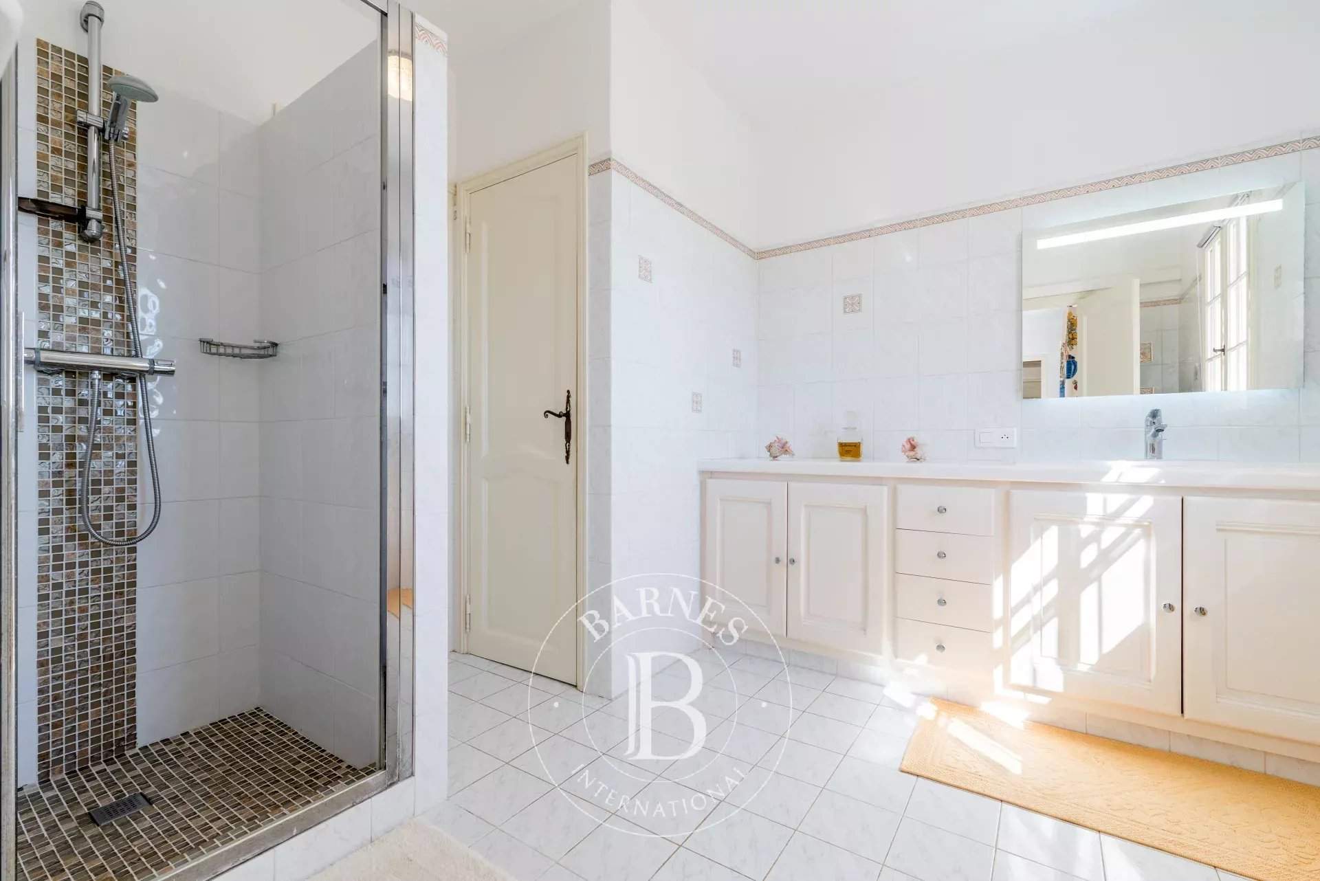 Le Rouret  - Maison 7 Pi&egrave;ces 5 Chambres - picture 18