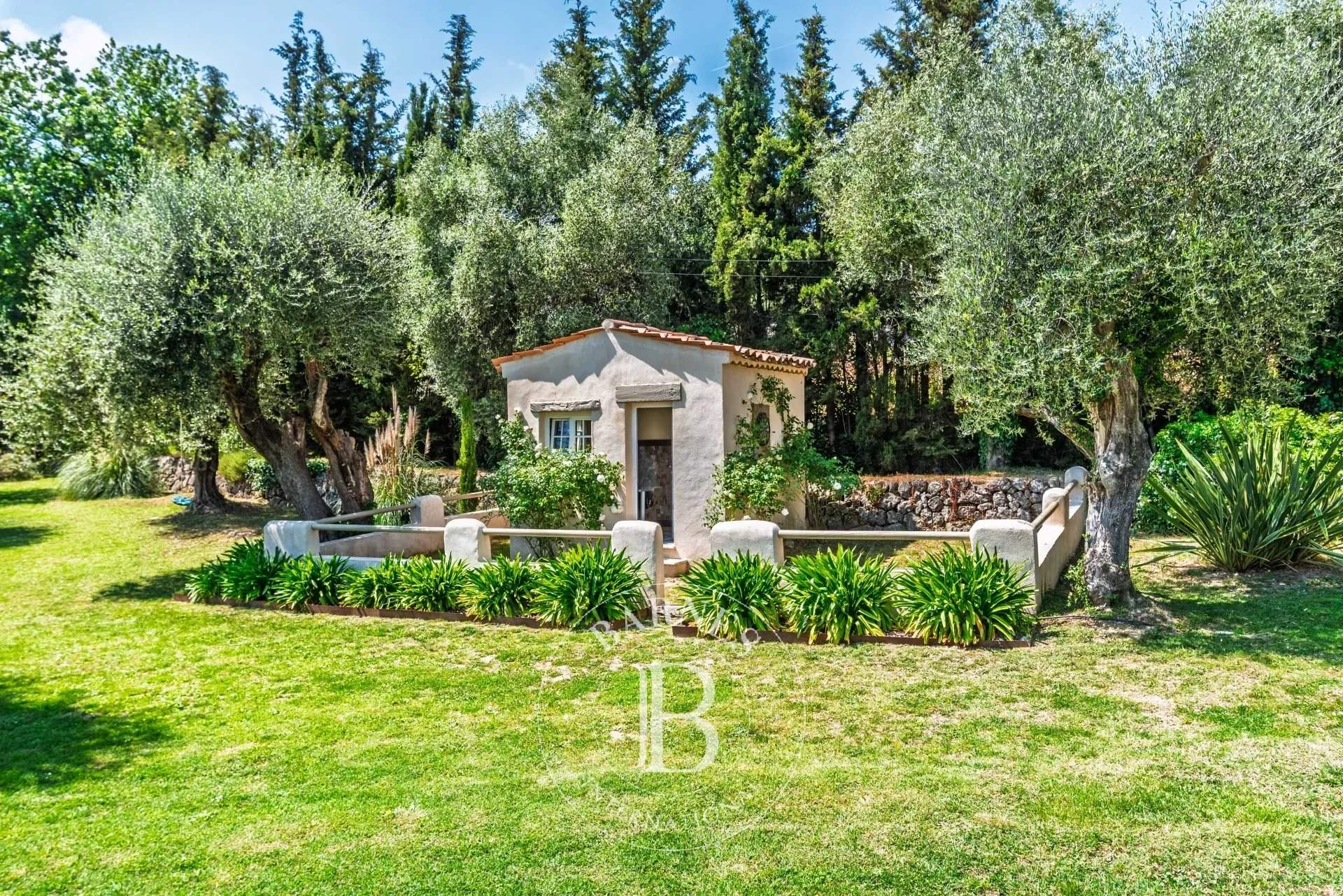 Roquefort-les-Pins  - Villa 7 Pi&egrave;ces 5 Chambres - picture 20