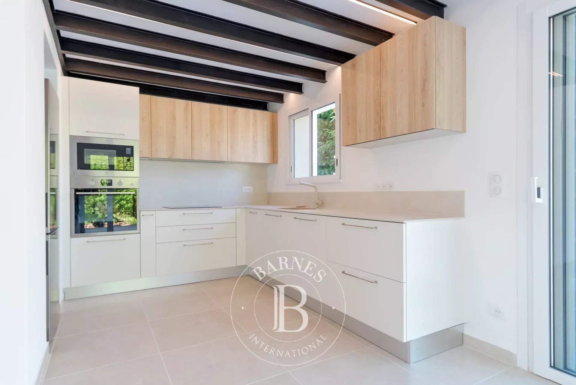 Biot  - Villa 5 Pi&egrave;ces 3 Chambres - picture 6