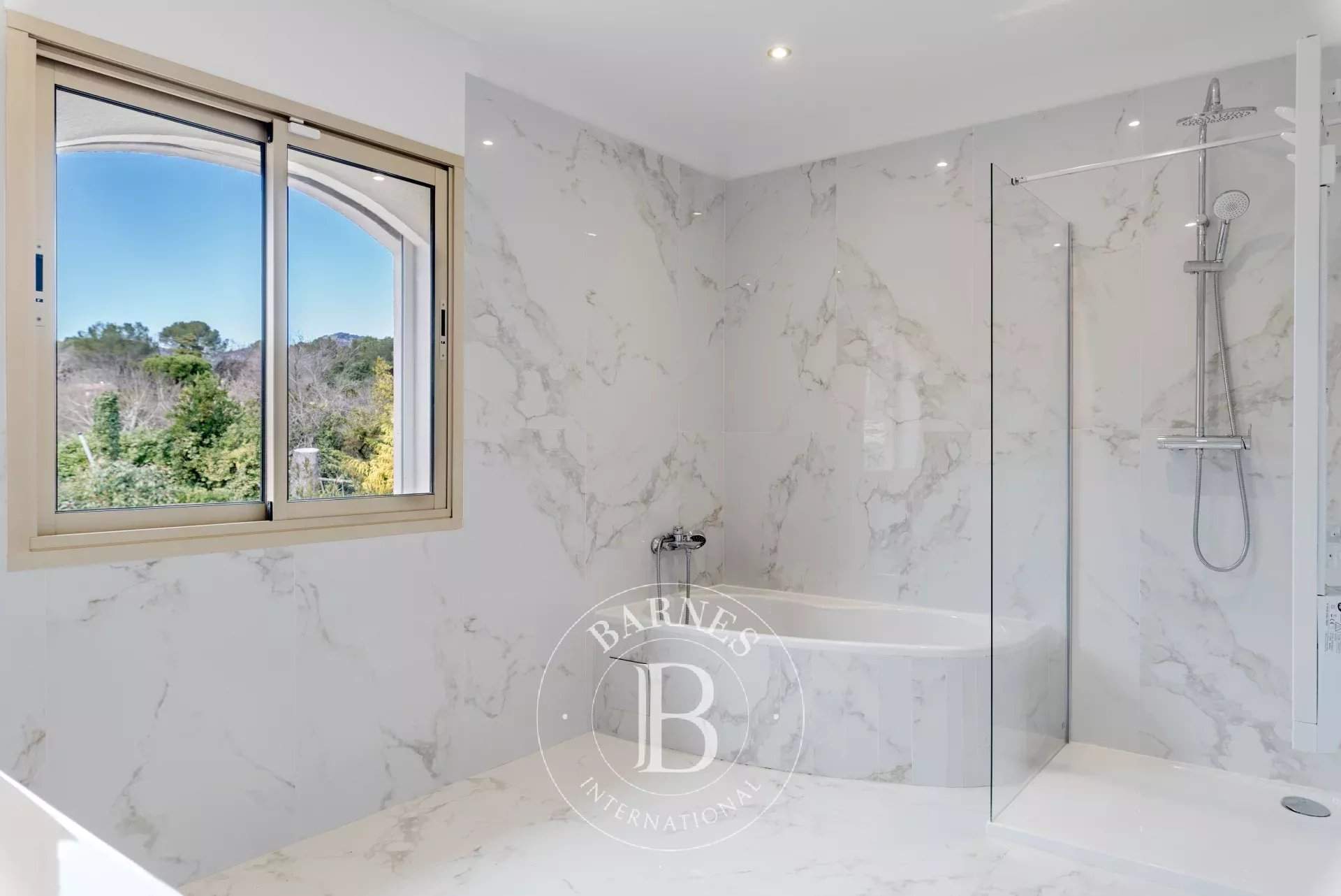 Roquefort-les-Pins  - Villa 7 Pi&egrave;ces 5 Chambres - picture 15