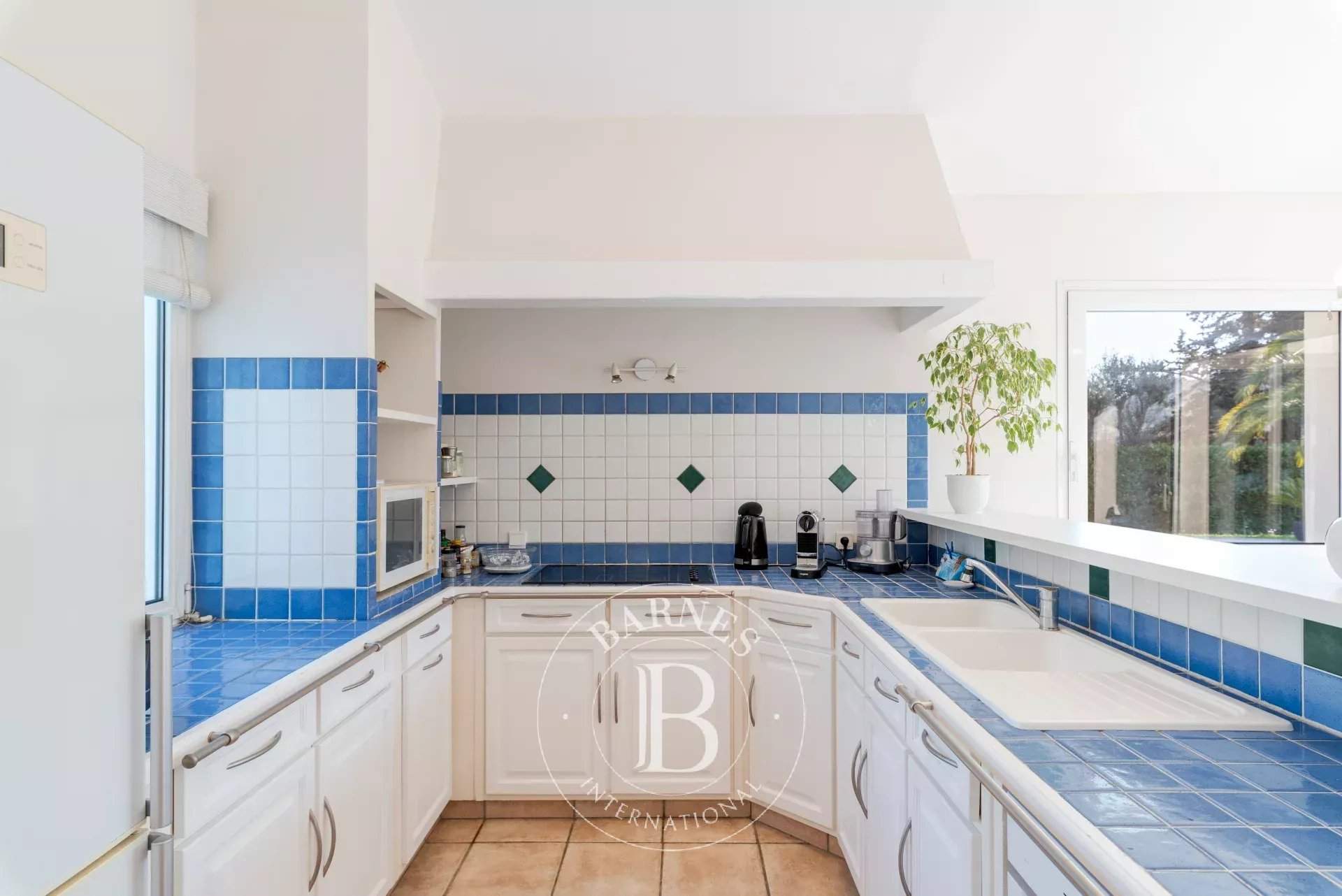 Valbonne  - Villa 7 Pi&egrave;ces 5 Chambres - picture 10