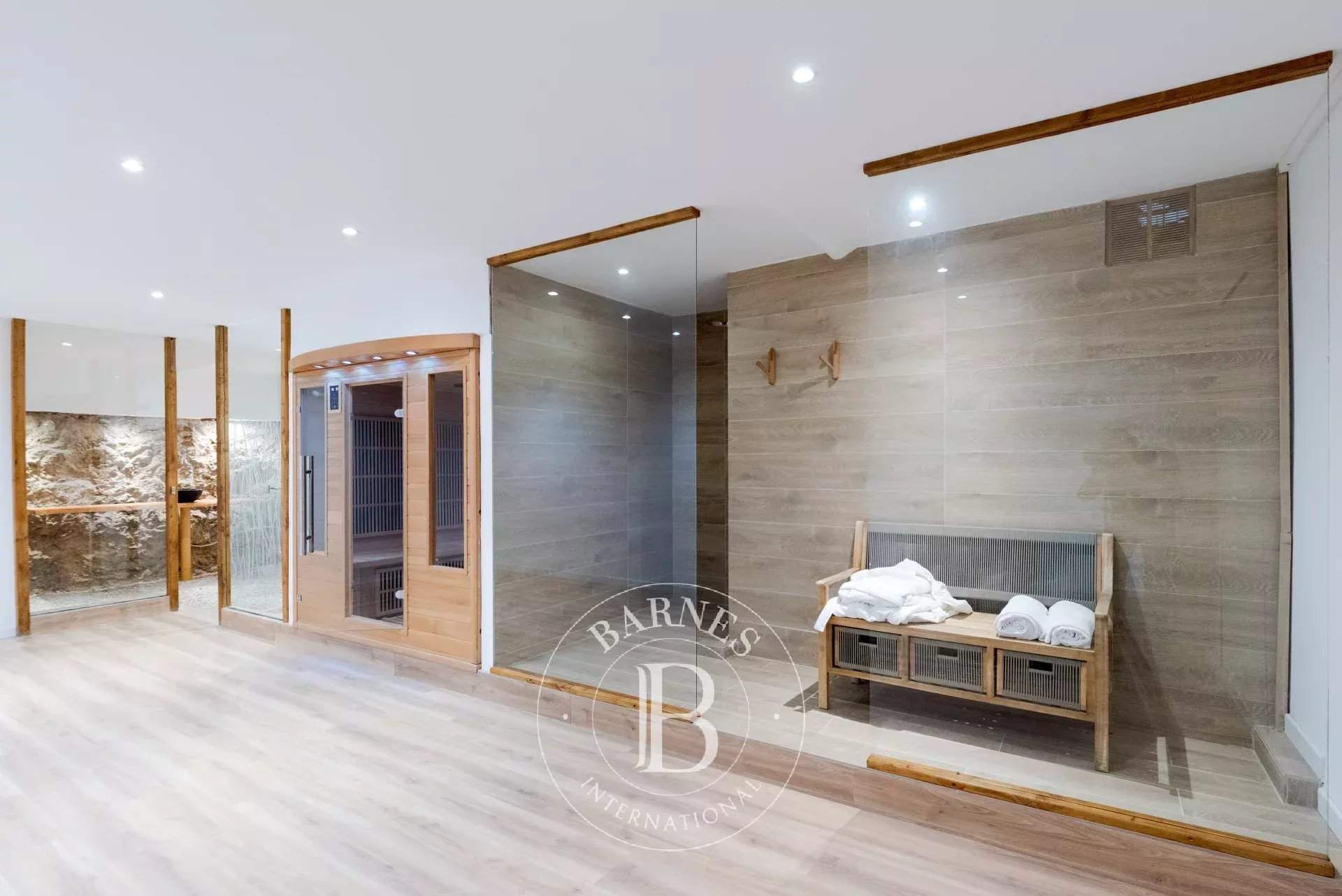 Biot  - Villa 8 Pi&egrave;ces 6 Chambres - picture 12