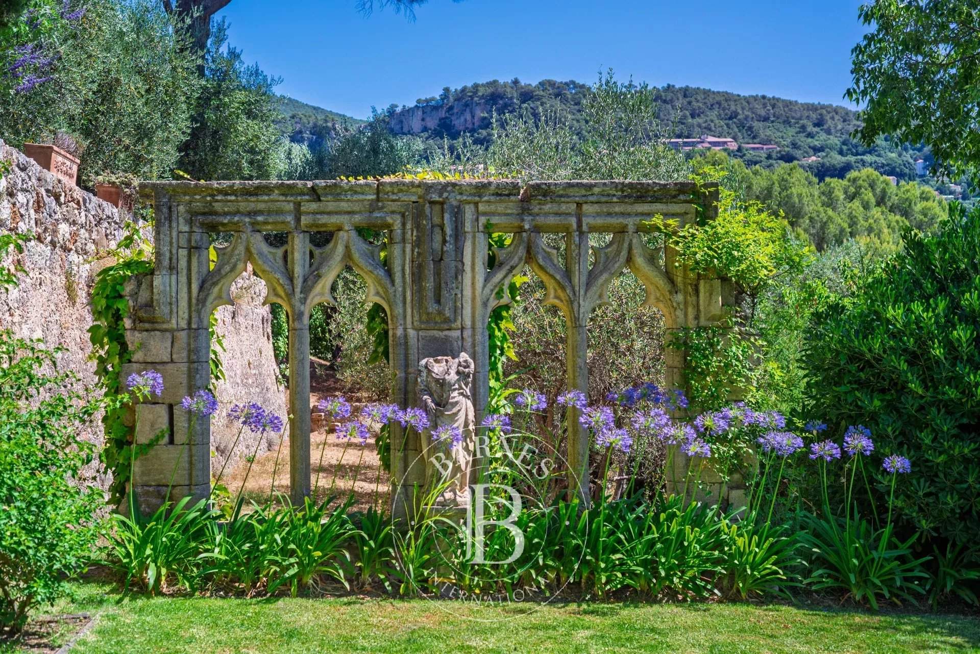 Grasse  - Property 7 Bedrooms - picture 10