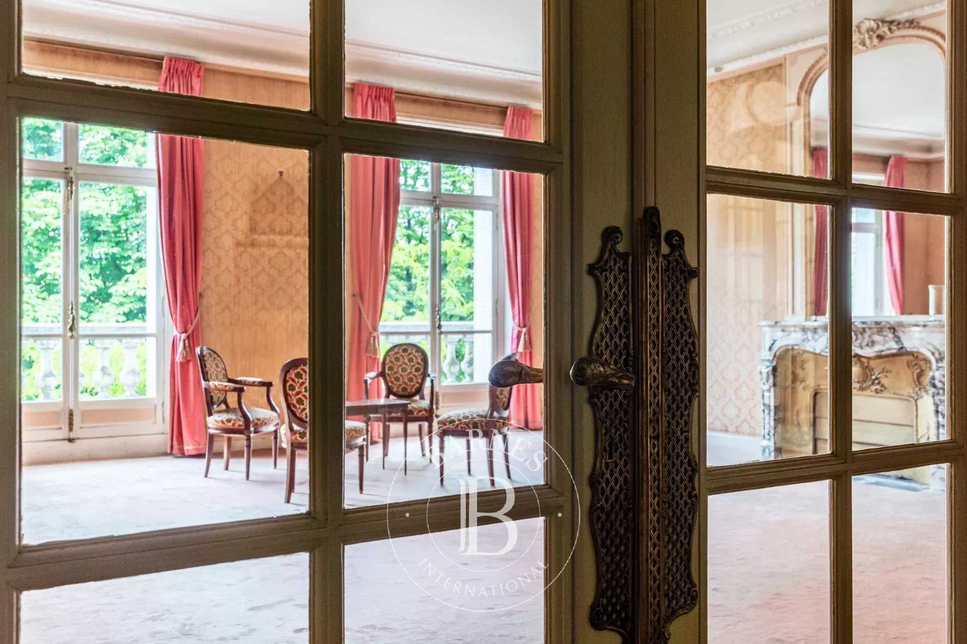 Paris  - Apartment 6 Bedrooms