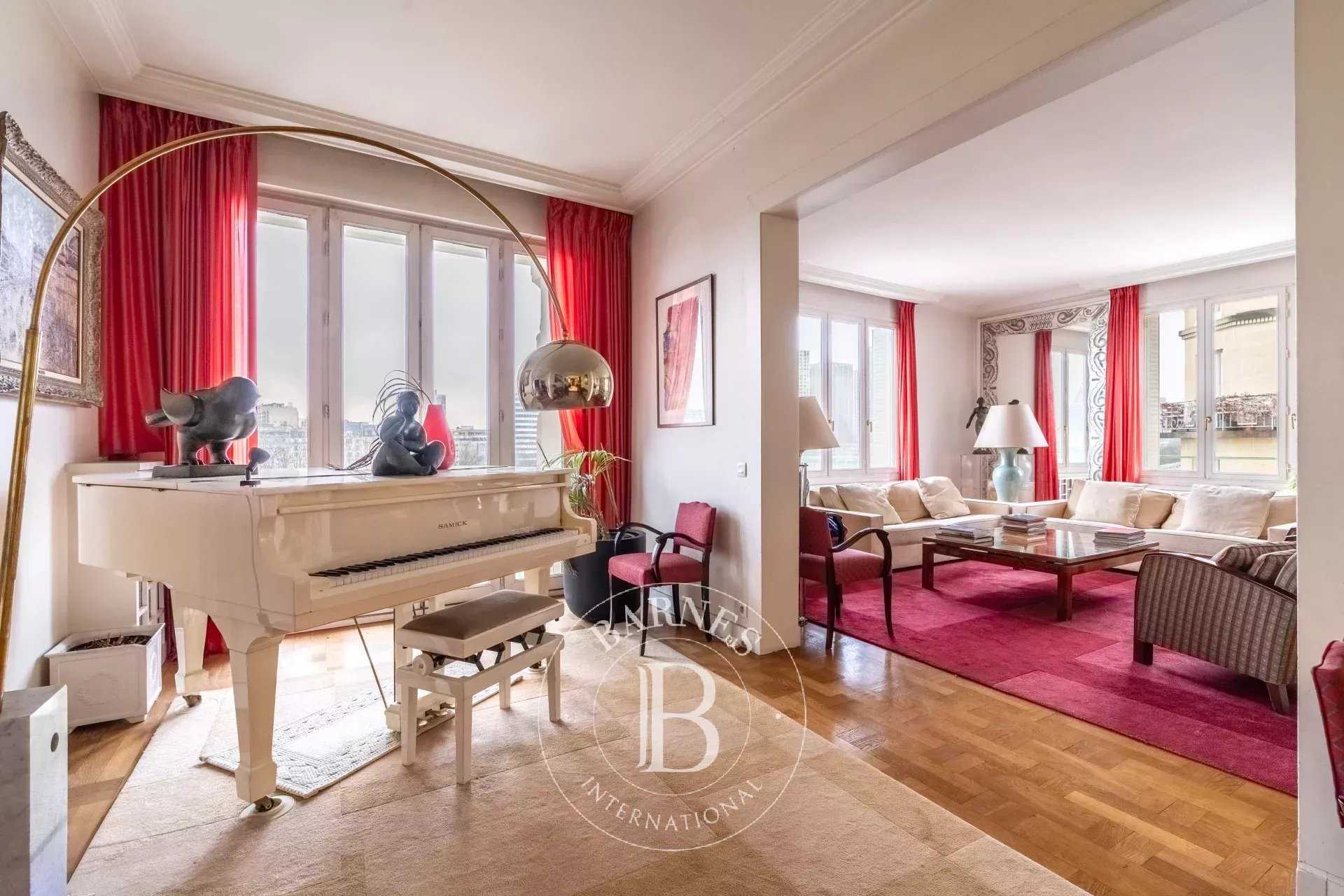 Paris  - Appartement 7 Pièces 3 Chambres