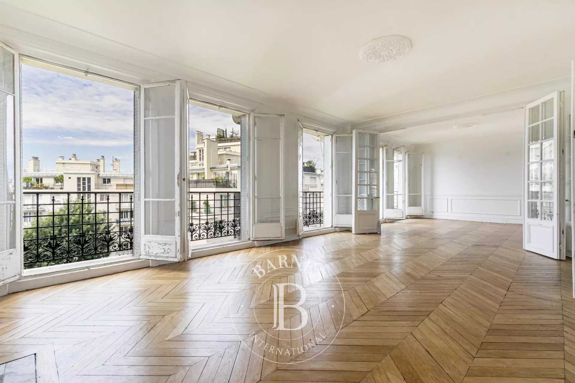Paris  - Appartement 5 Pi&egrave;ces 3 Chambres
