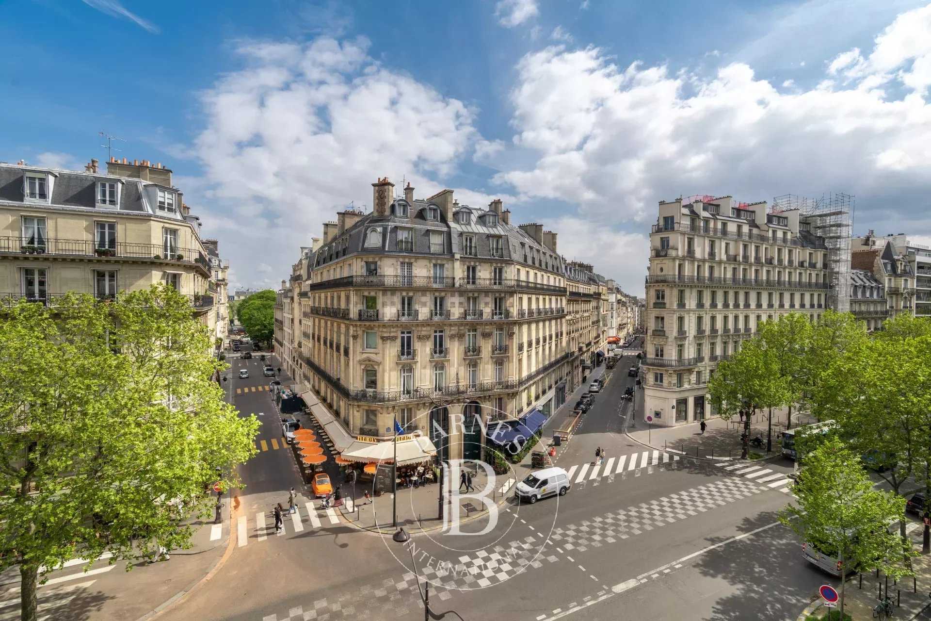 Paris  - Appartement 5 Pièces 2 Chambres