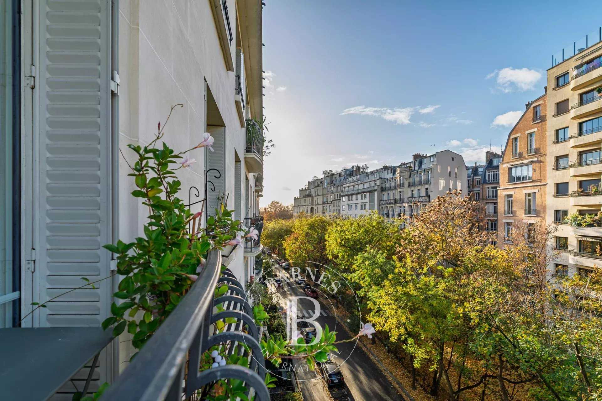 Paris  - Appartement 4 Pi&egrave;ces 2 Chambres