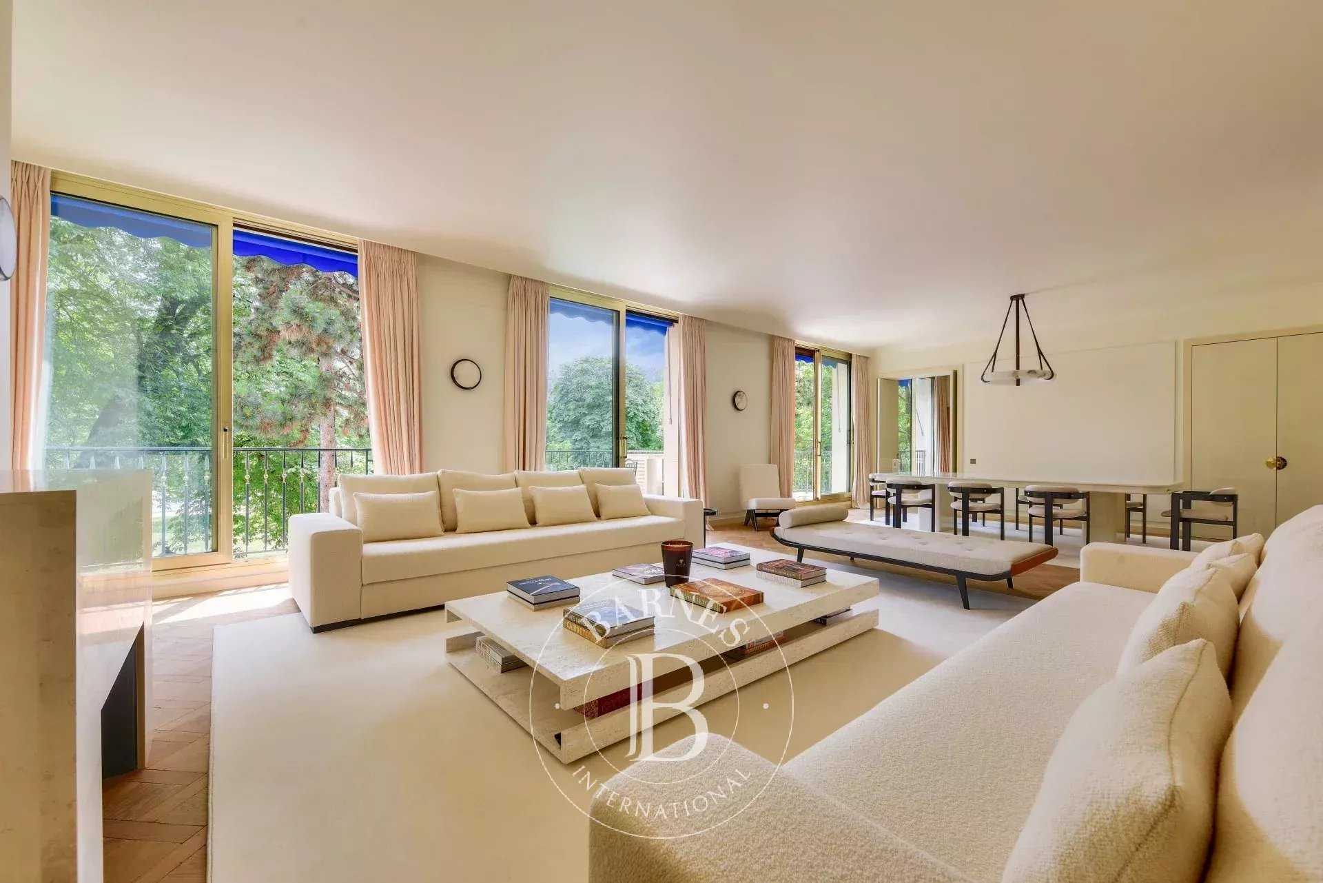 Paris  - Appartement 5 Pi&egrave;ces 4 Chambres