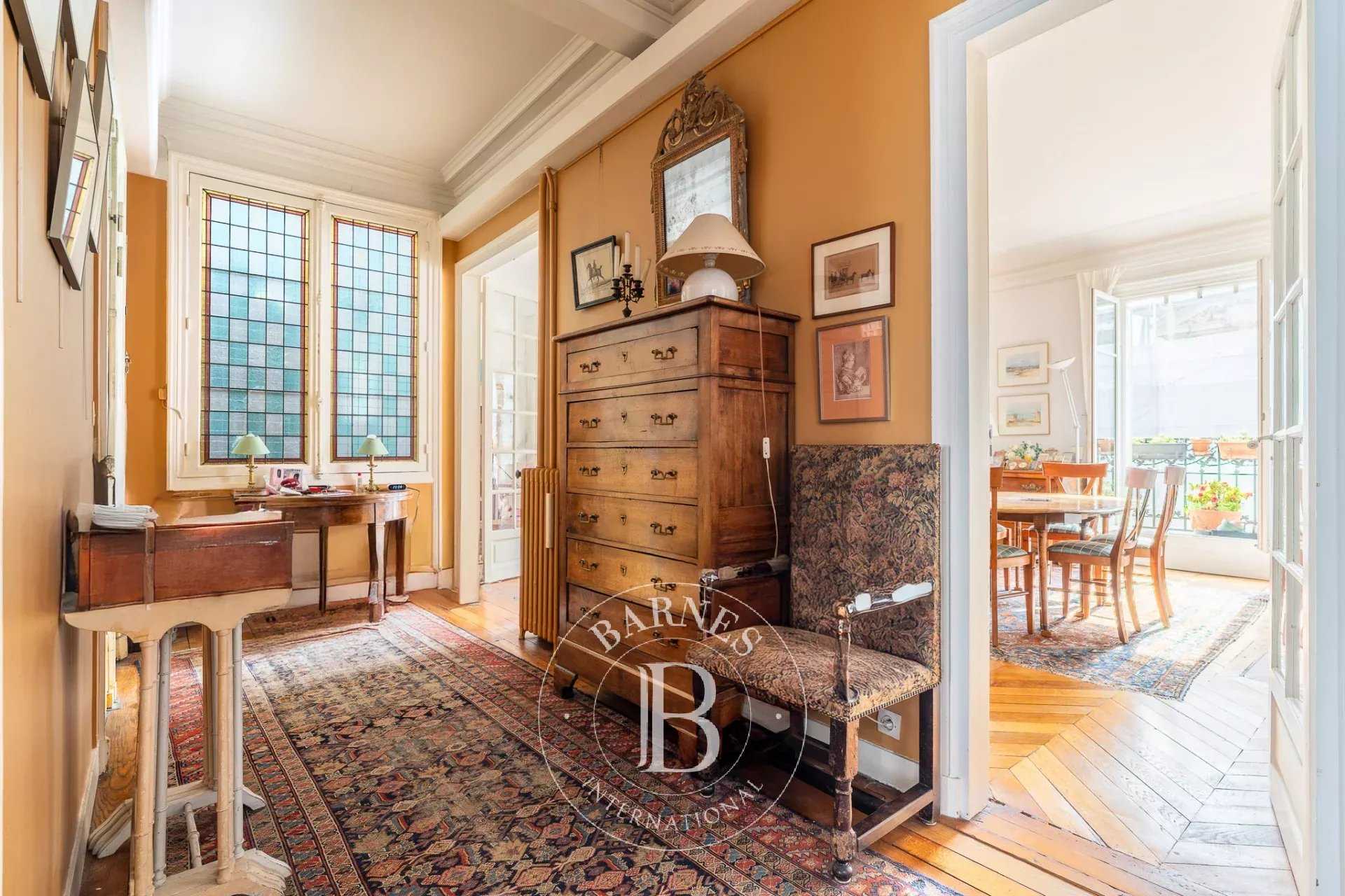 Paris  - Appartement 5 Pi&egrave;ces 3 Chambres