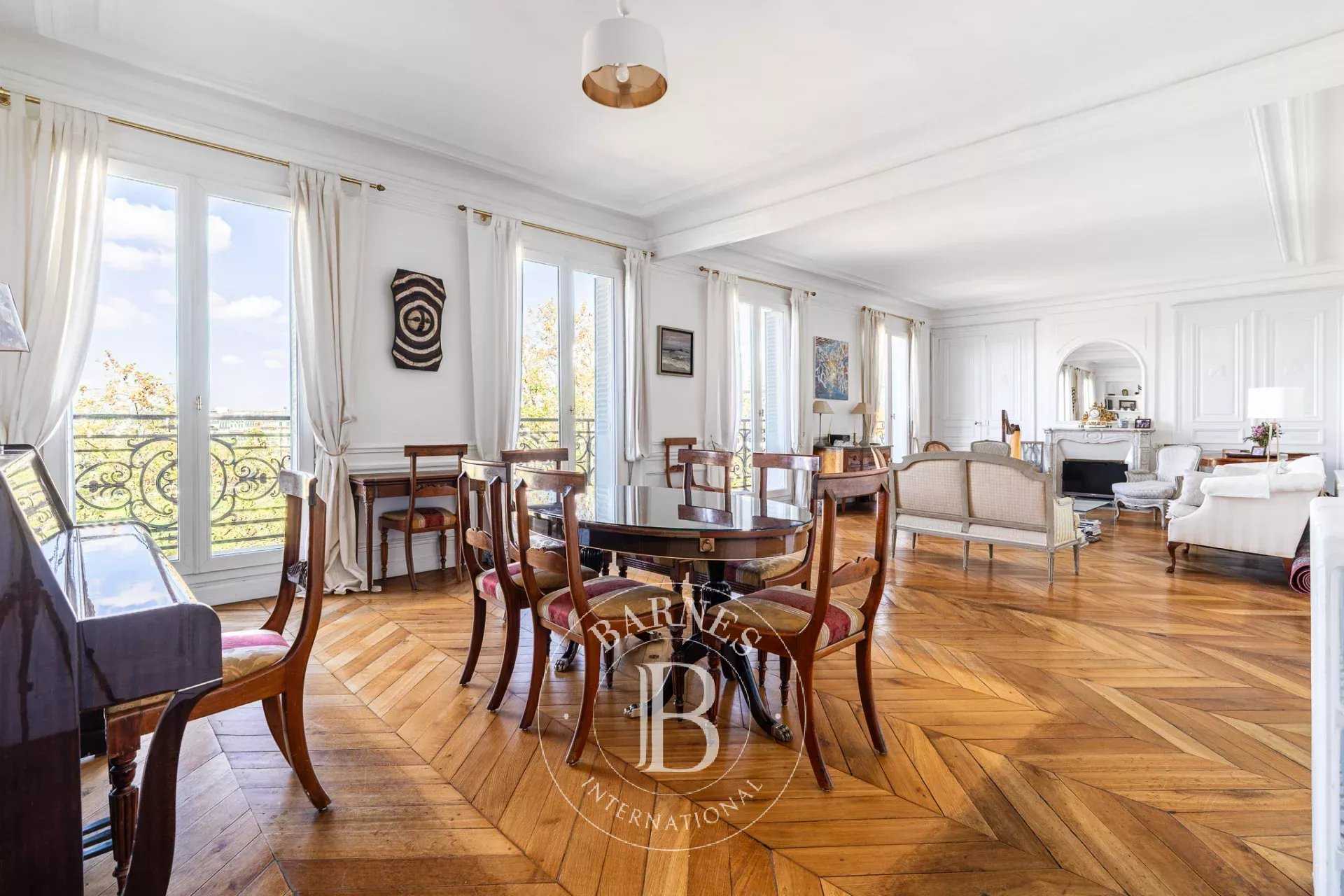 Paris  - Appartement 8 Pi&egrave;ces 5 Chambres