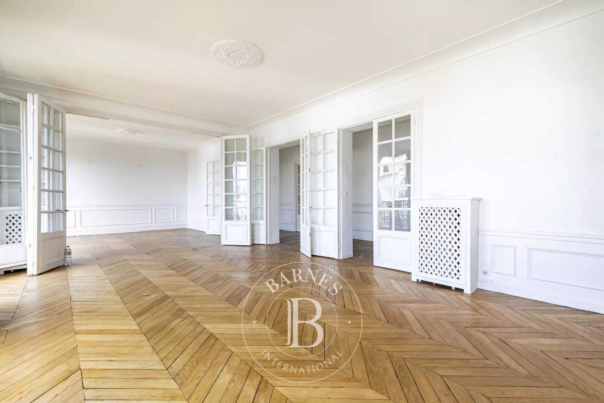 Paris  - Appartement 5 Pi&egrave;ces 3 Chambres