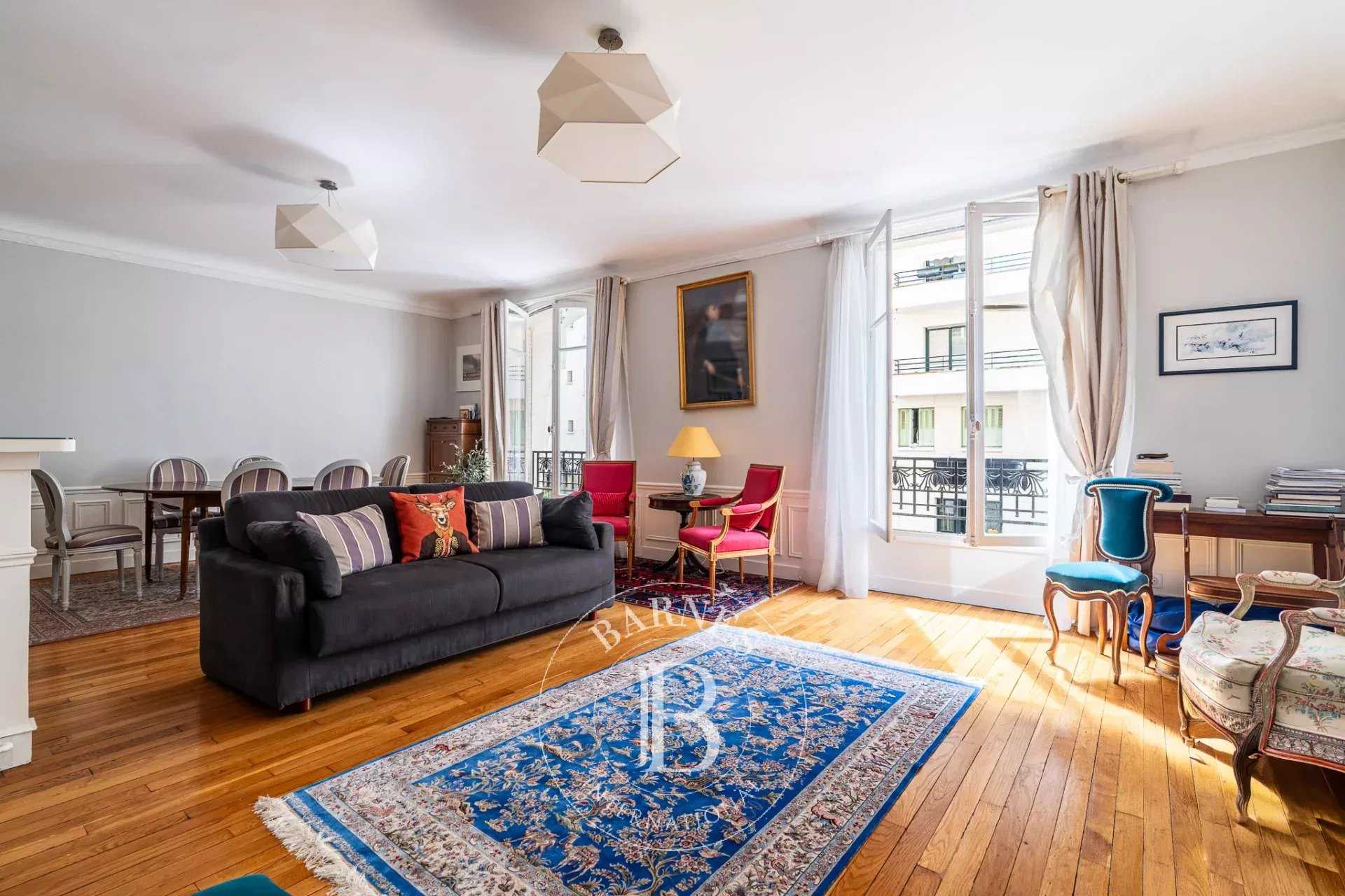 Paris  - Appartement 5 Pi&egrave;ces 3 Chambres