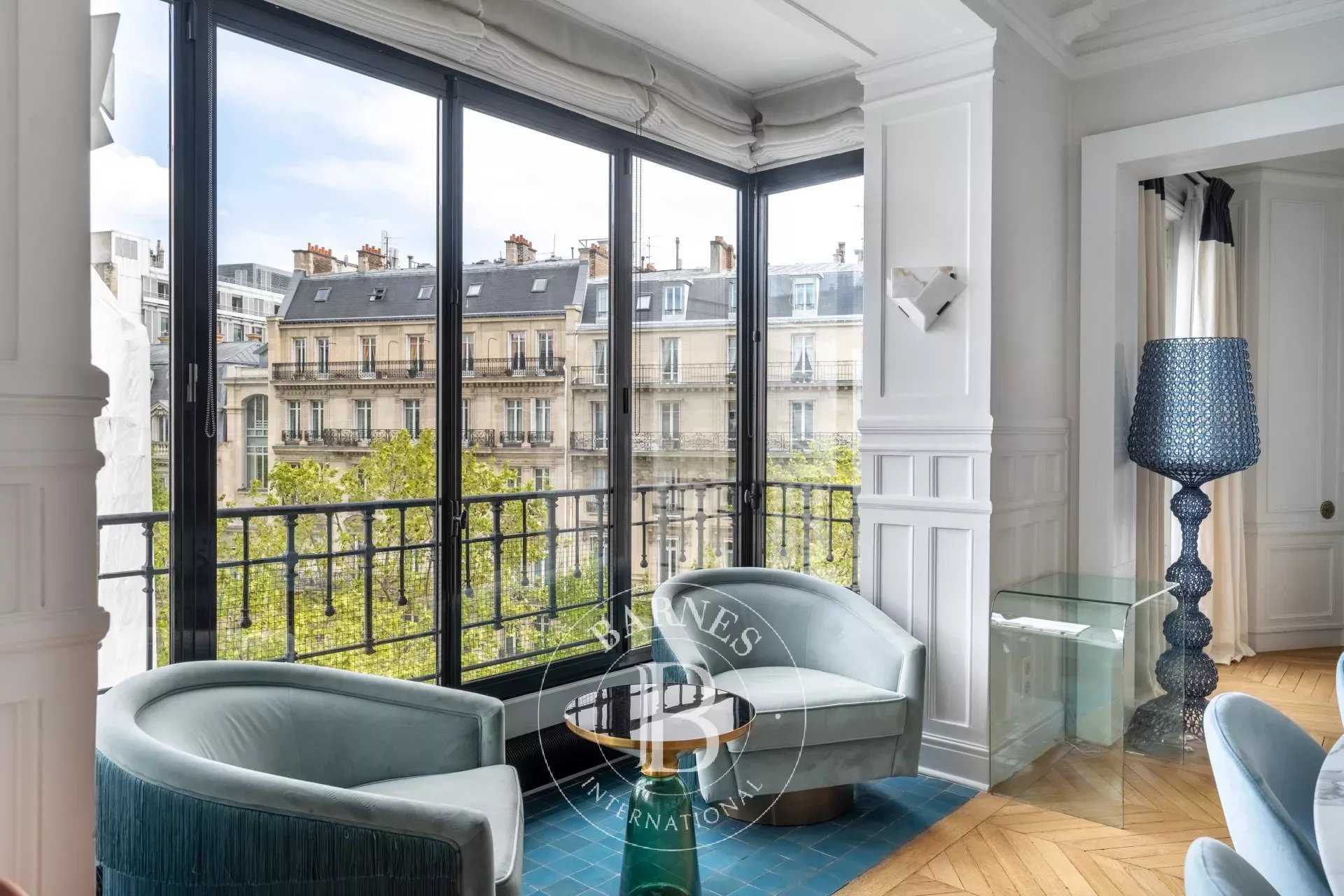 Paris  - Appartement 5 Pièces 2 Chambres