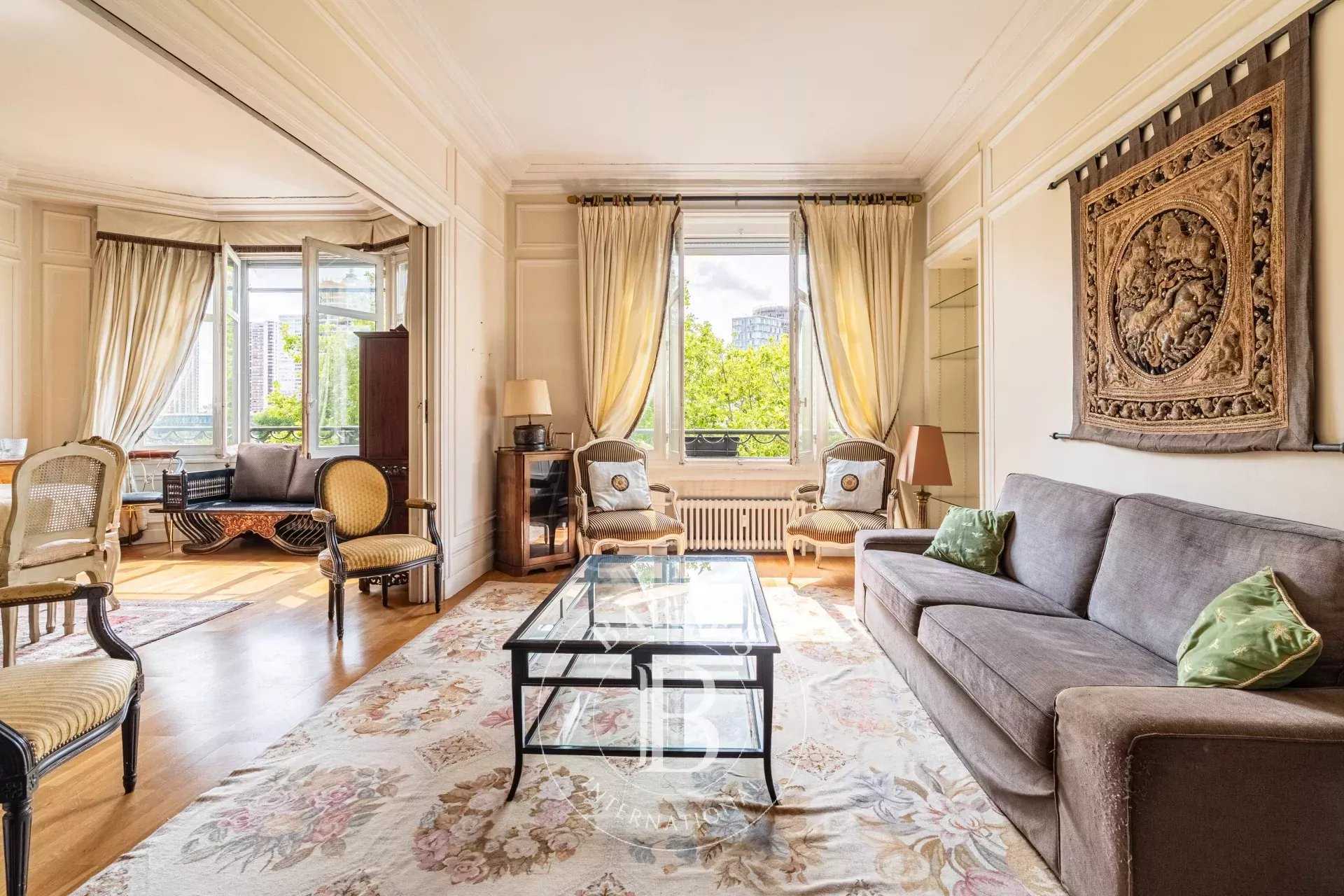 Paris  - Appartement 4 Pièces 2 Chambres