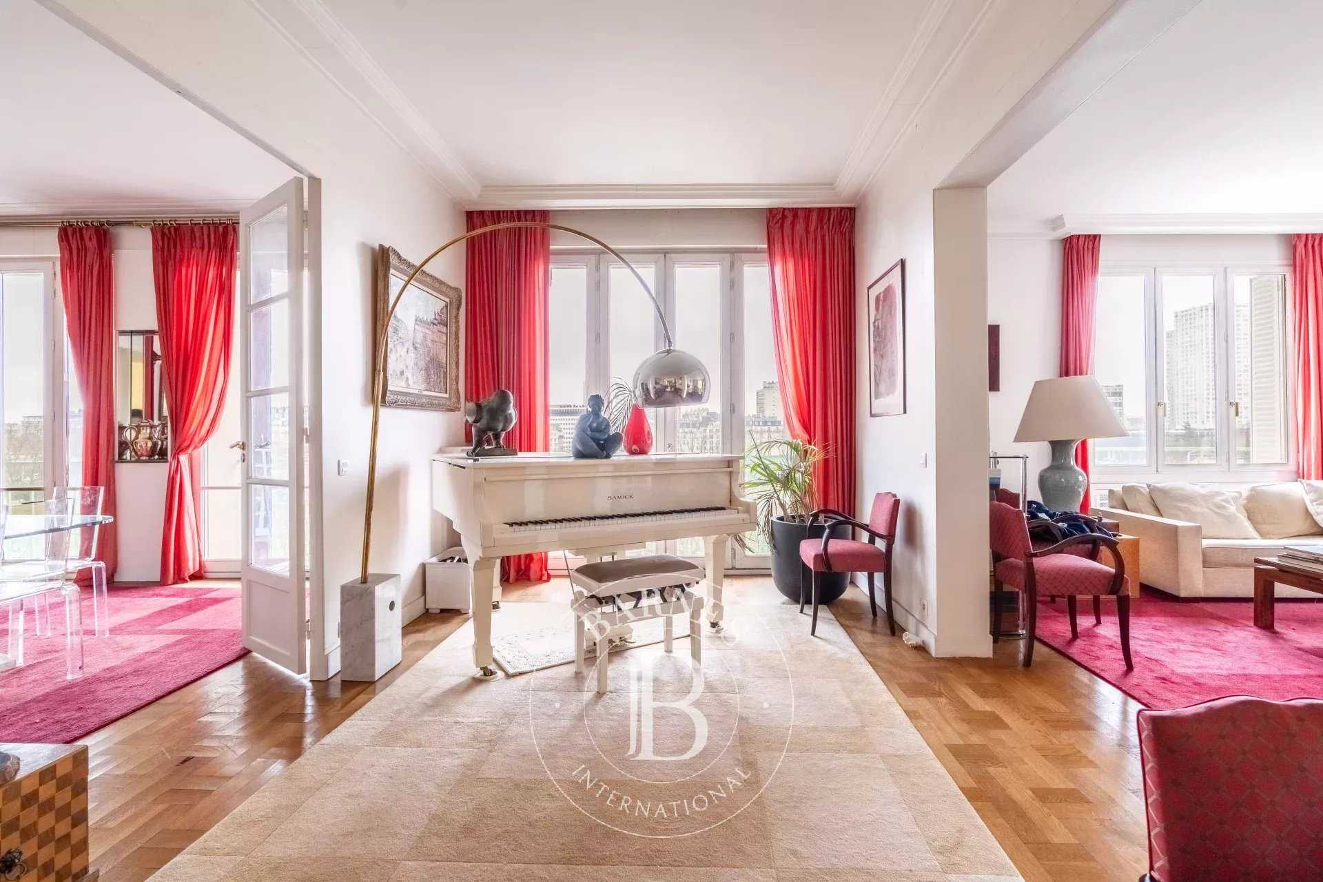 Paris  - Appartement 7 Pièces 3 Chambres