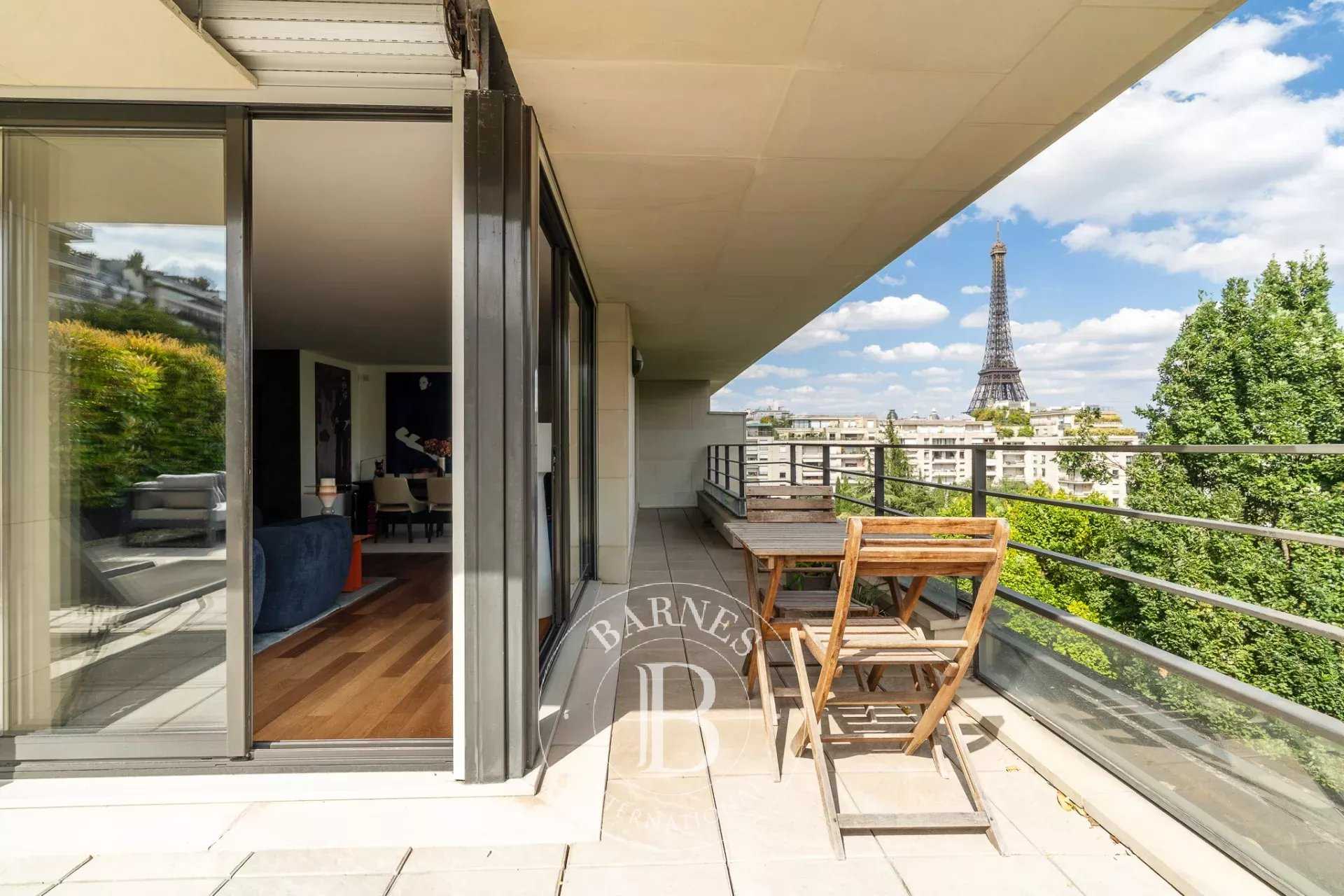 Paris  - Appartement 5 Pi&egrave;ces 3 Chambres