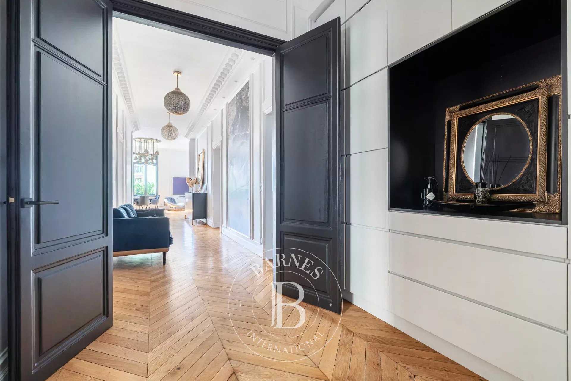 Paris  - Apartment 6 Bedrooms