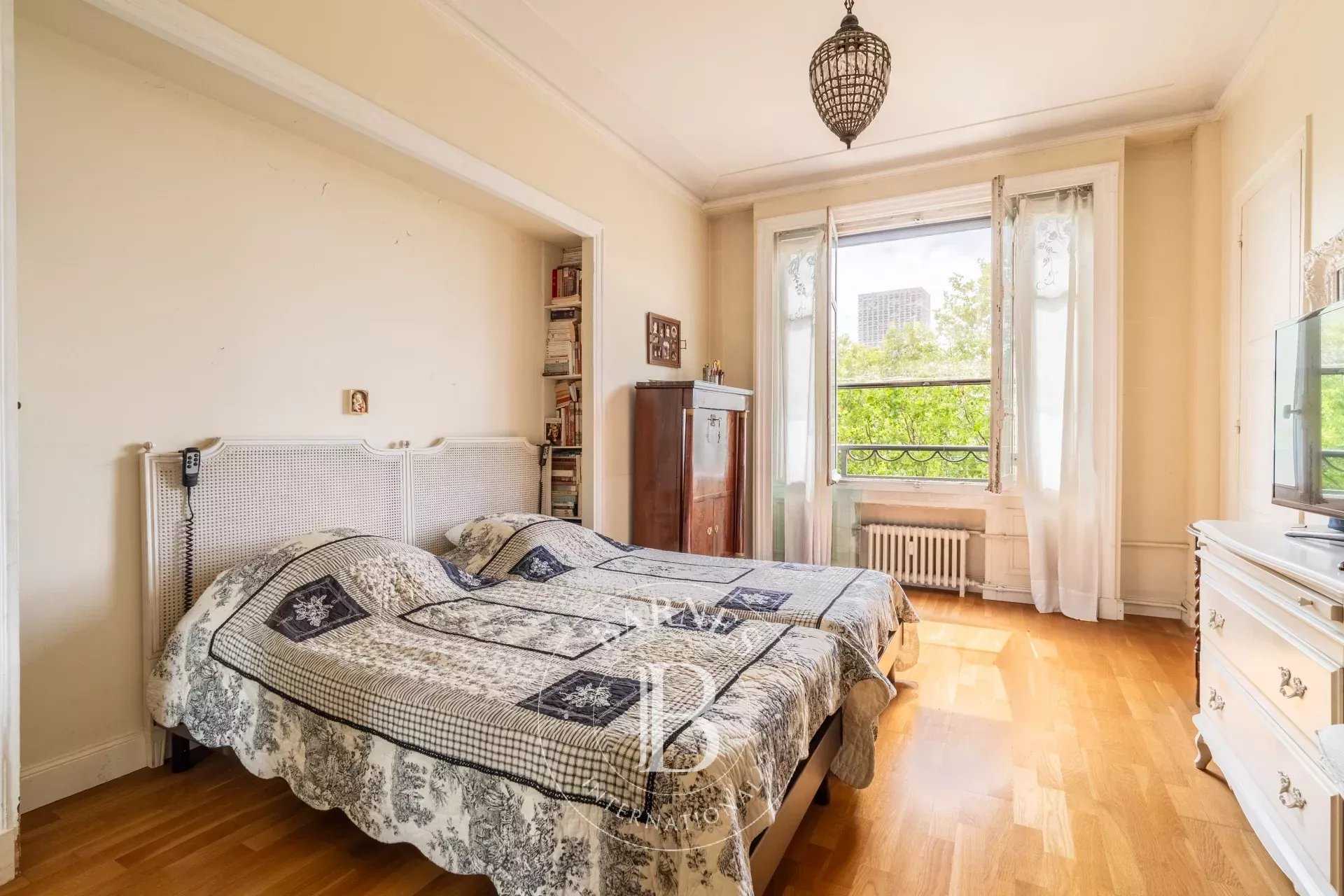 Paris  - Appartement 4 Pièces 2 Chambres