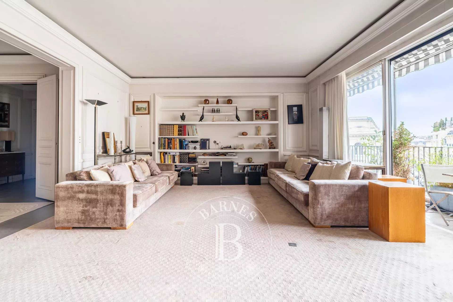 Paris  - Appartement 4 Pi&egrave;ces 2 Chambres