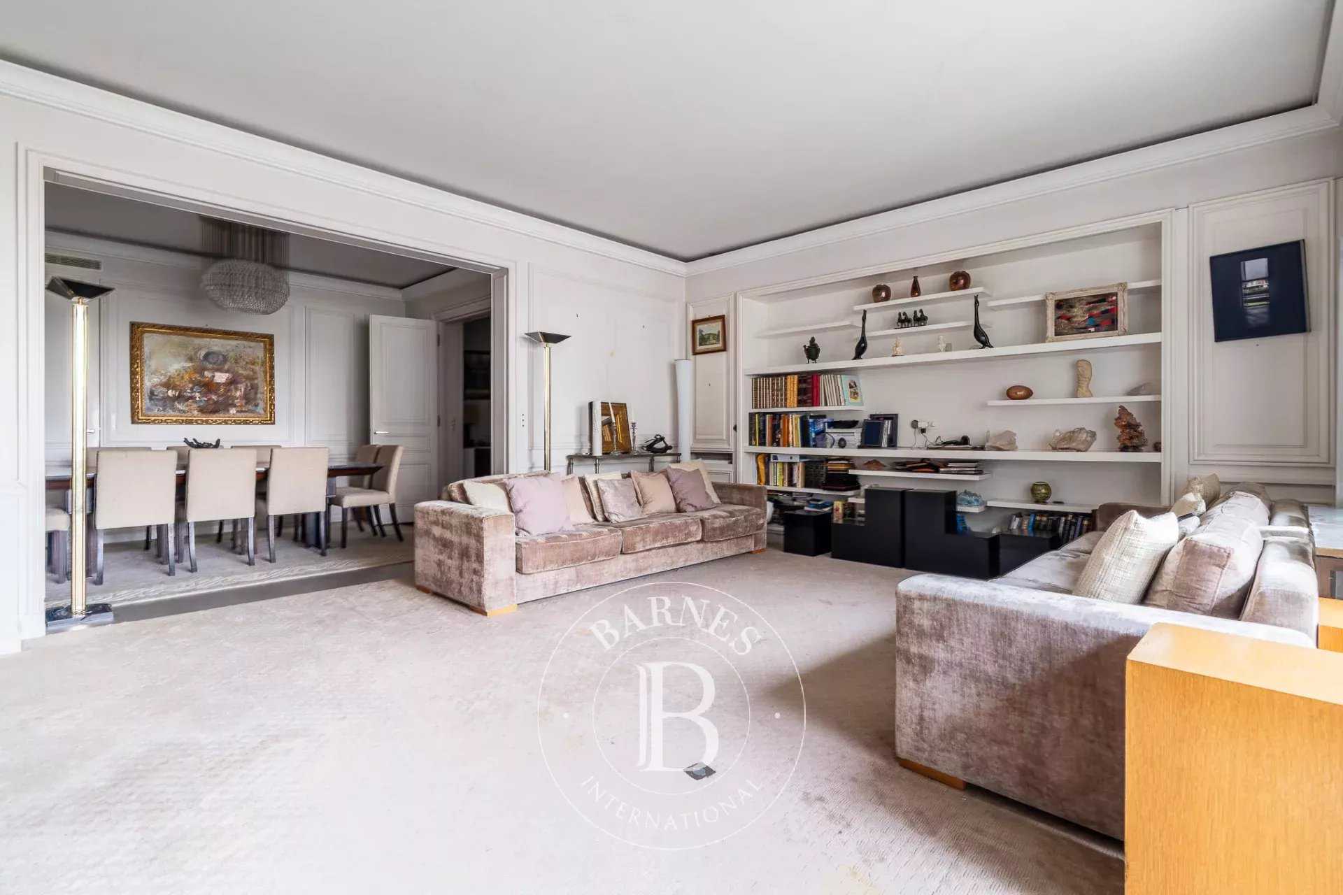 Paris  - Appartement 4 Pi&egrave;ces 2 Chambres