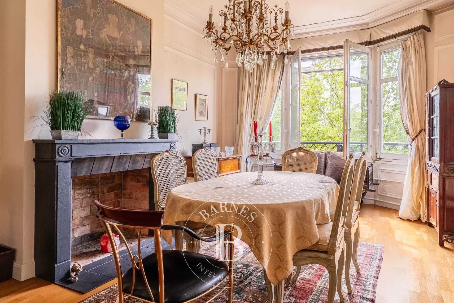 Paris  - Appartement 4 Pièces 2 Chambres