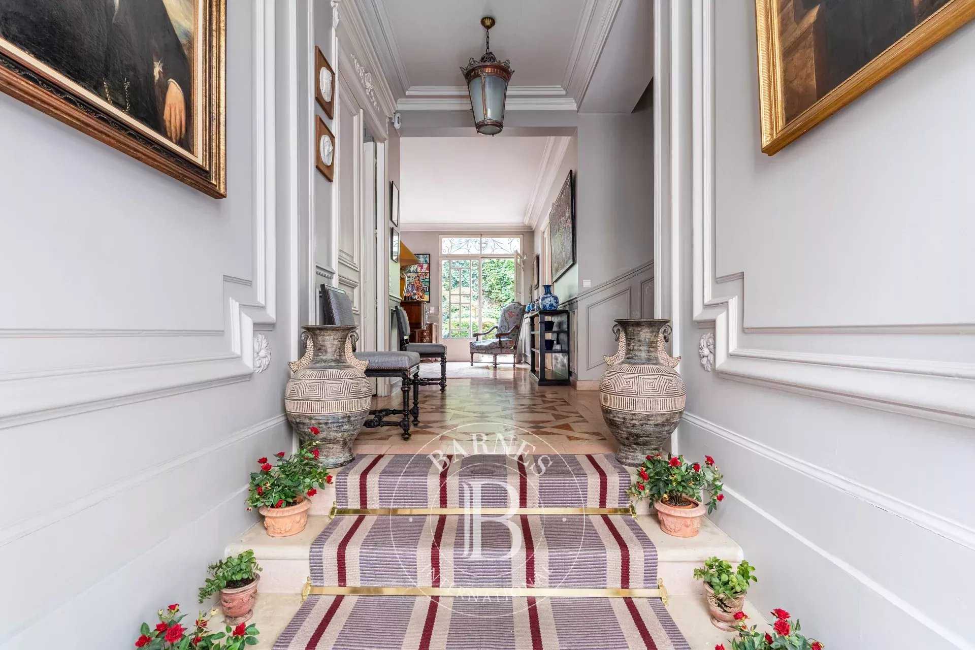 Paris  - Maison 9 Pi&egrave;ces 4 Chambres