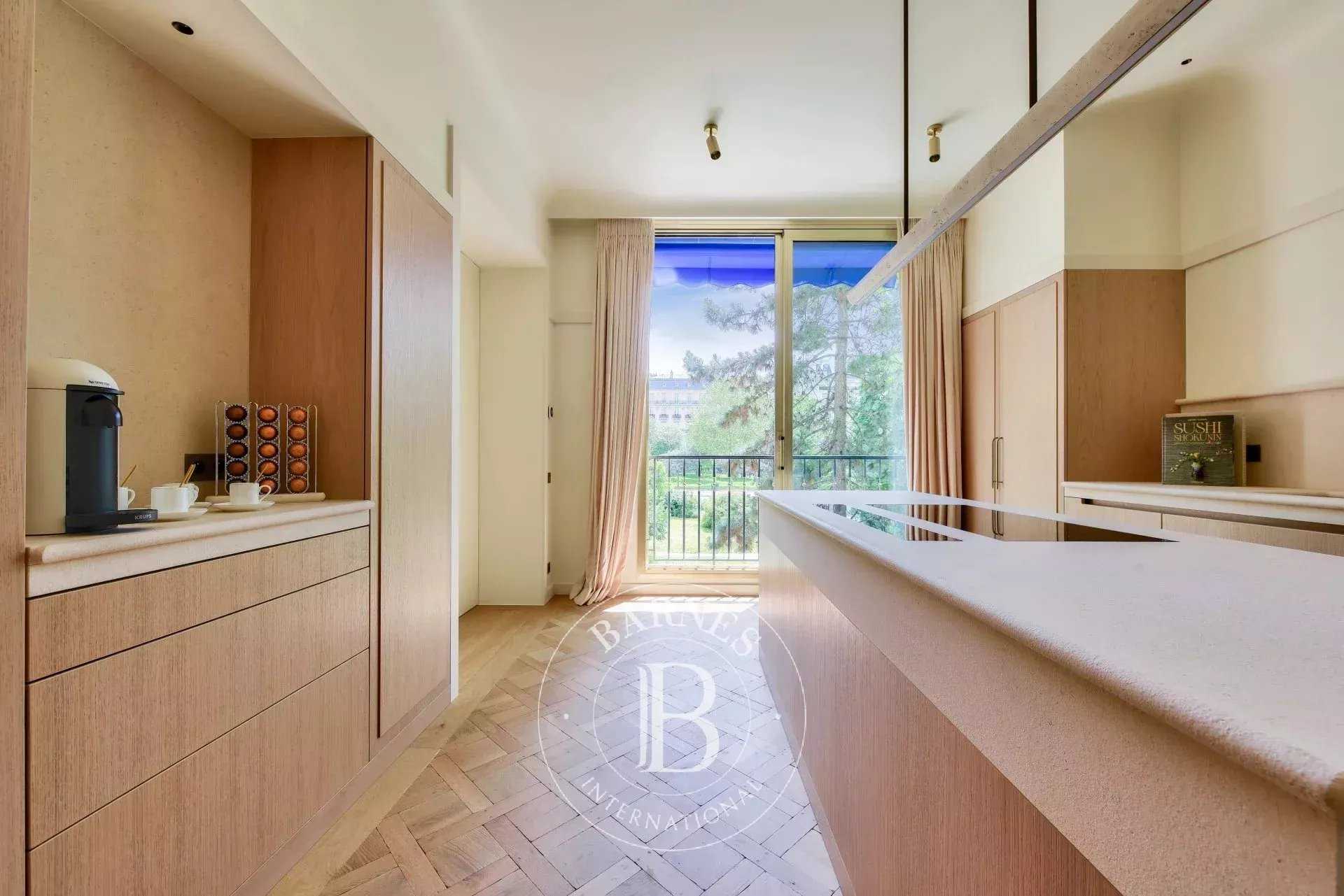 Paris  - Appartement 5 Pi&egrave;ces 4 Chambres