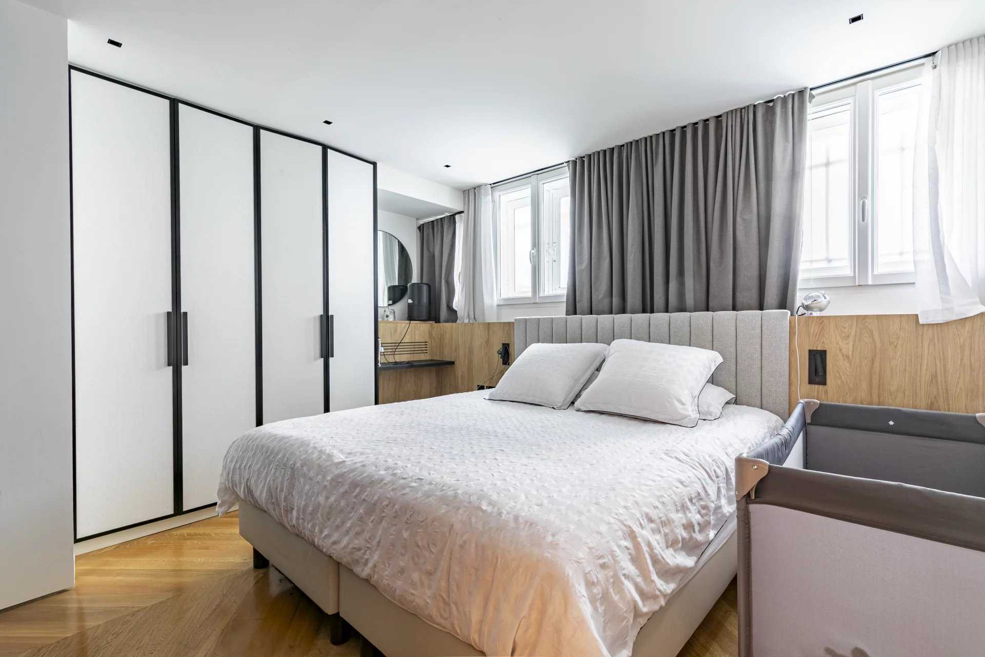Paris  - Appartement 5 Pièces 3 Chambres