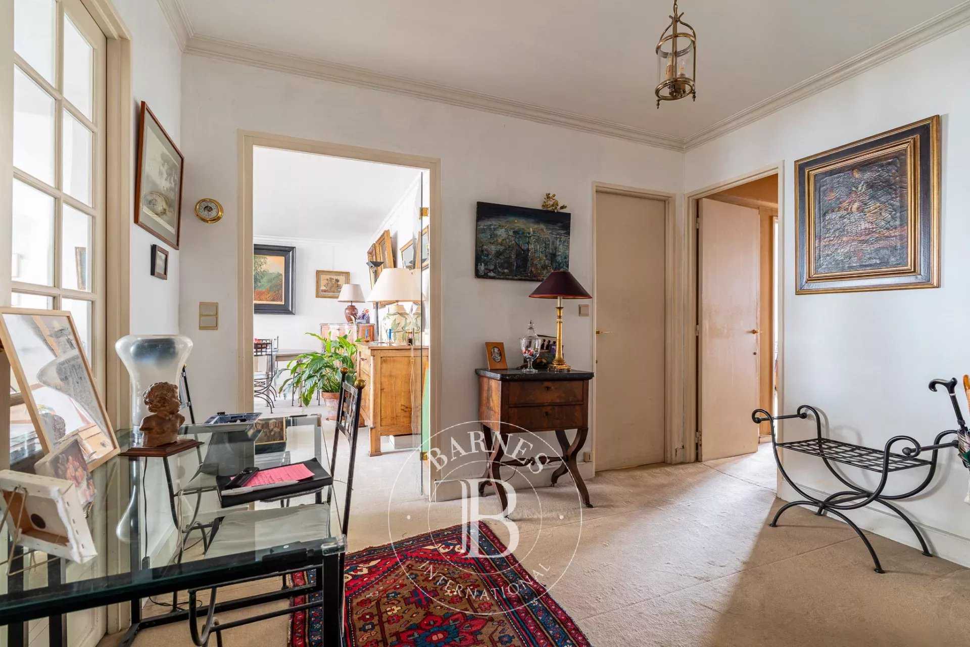 Paris  - Appartement 5 Pi&egrave;ces 3 Chambres