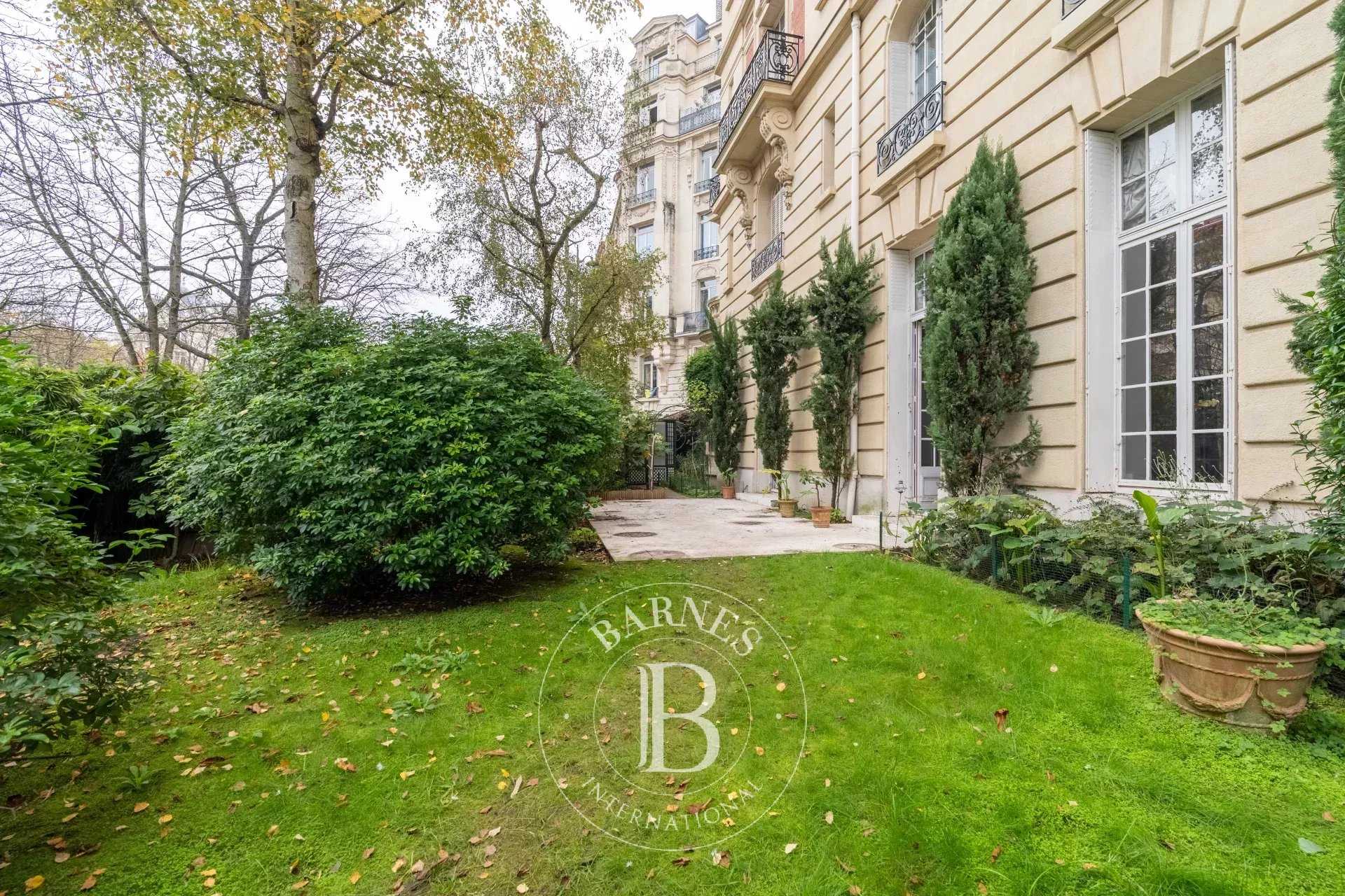 Paris  - Apartment 3 Bedrooms