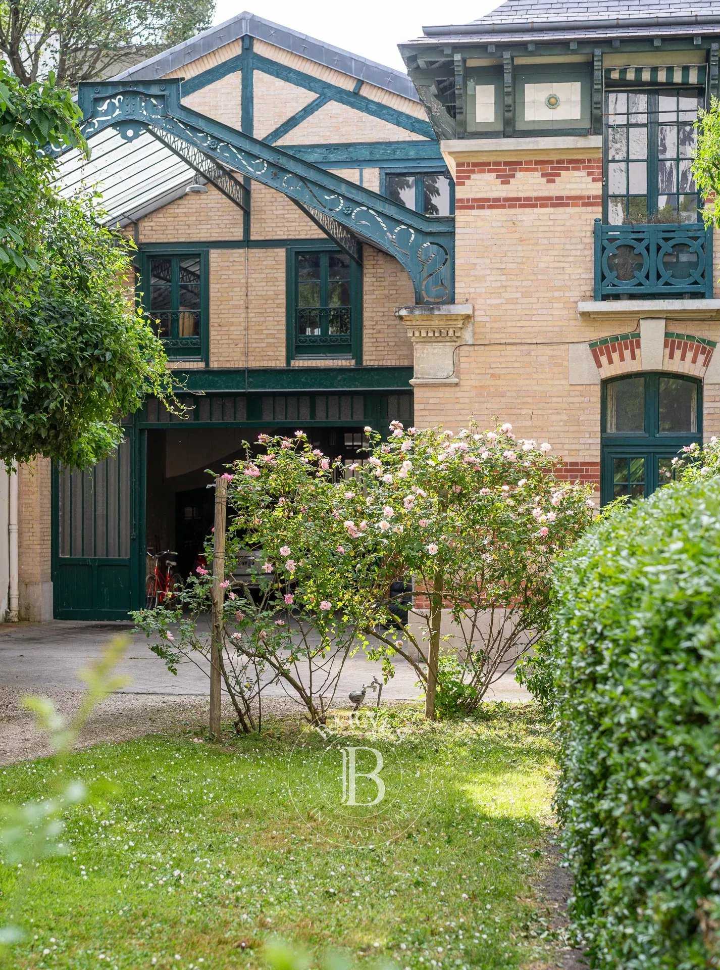 Paris  - House 10 Bedrooms