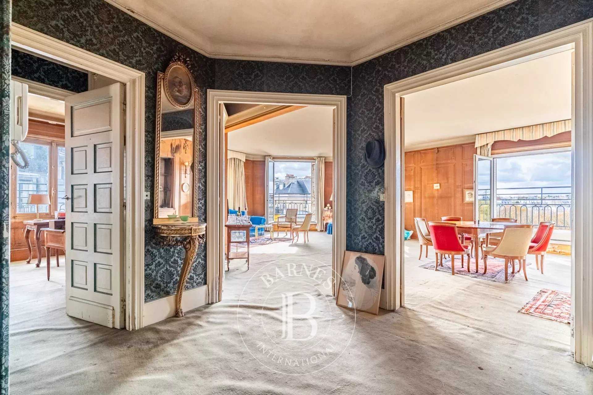 Paris  - Appartement 6 Pièces 3 Chambres