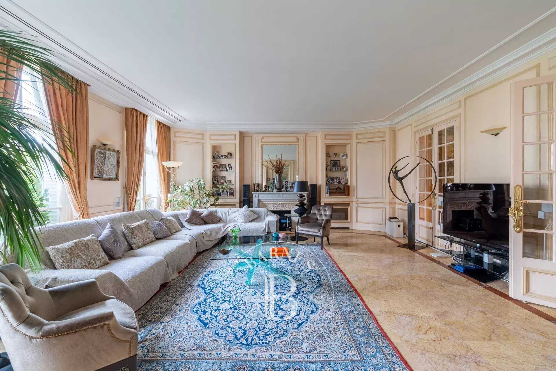 Paris  - Apartment 4 Bedrooms