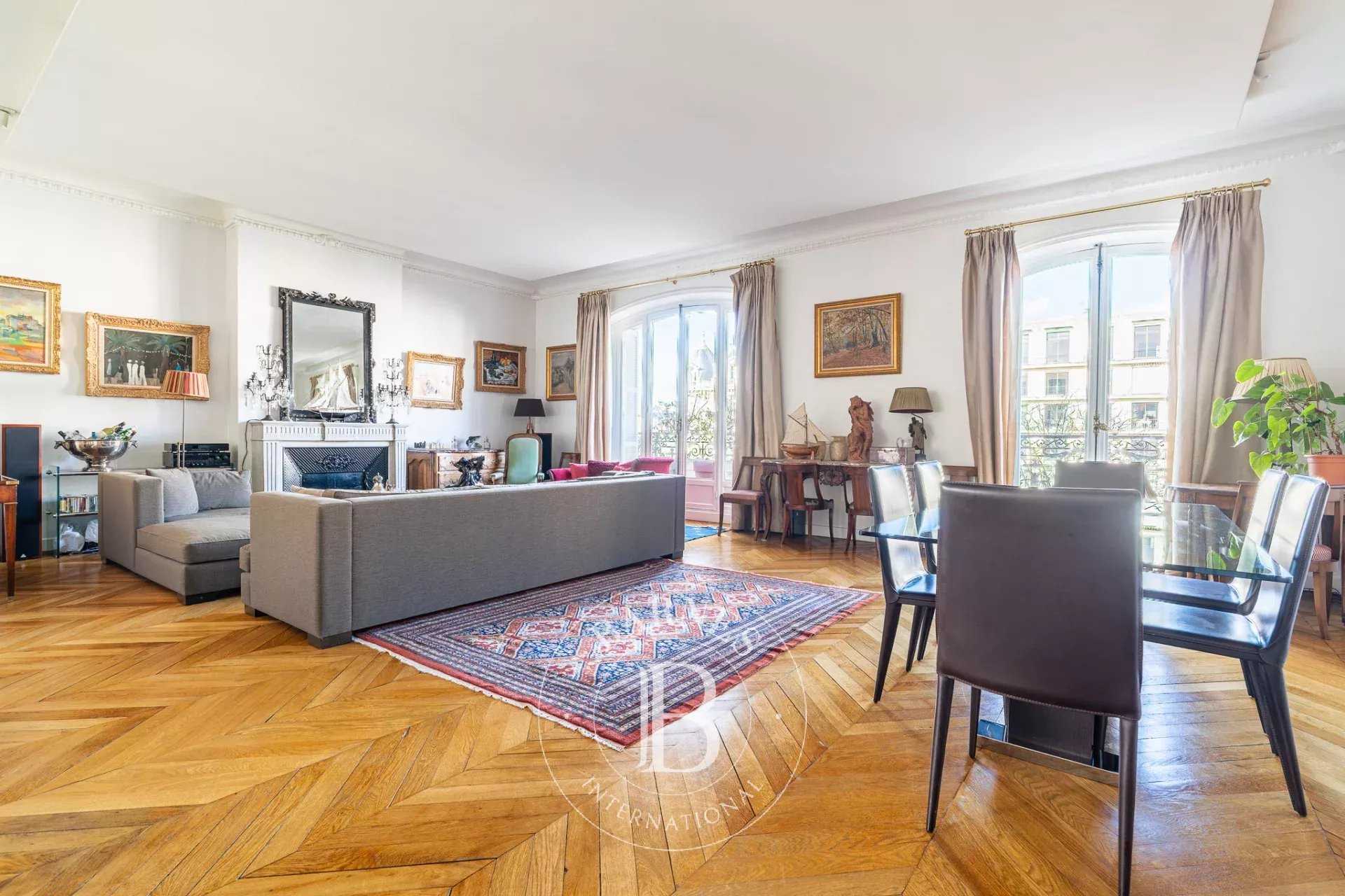 Paris  - Appartement 7 Pi&egrave;ces 4 Chambres