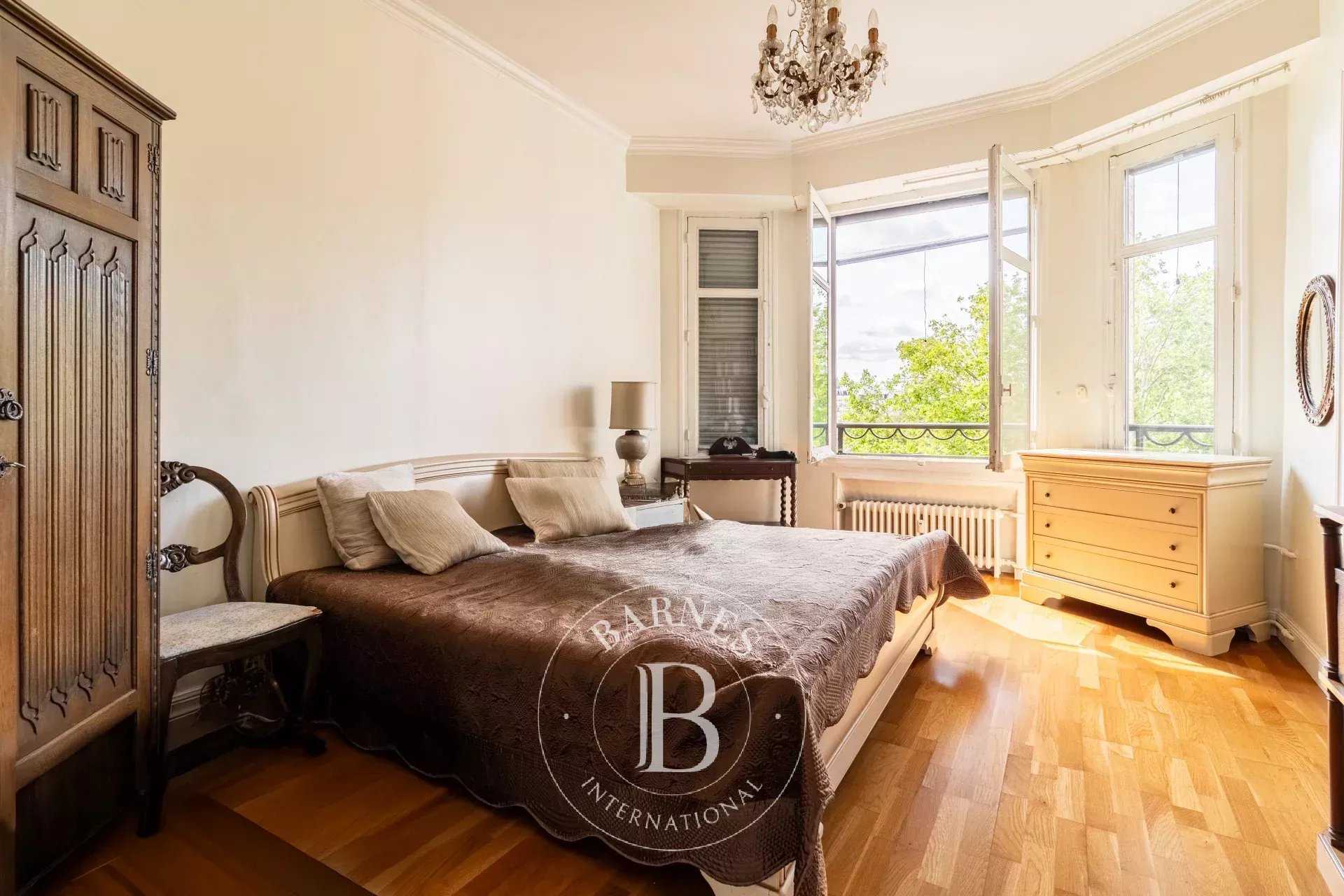 Paris  - Appartement 4 Pièces 2 Chambres